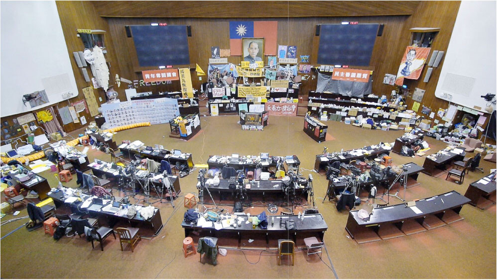<p>Still from Yuan Goang-Ming, The 561<sup>st</sup> Hour of Occupation, (2014) 5.56” single-channel video. Courtesy: the artist</p>
