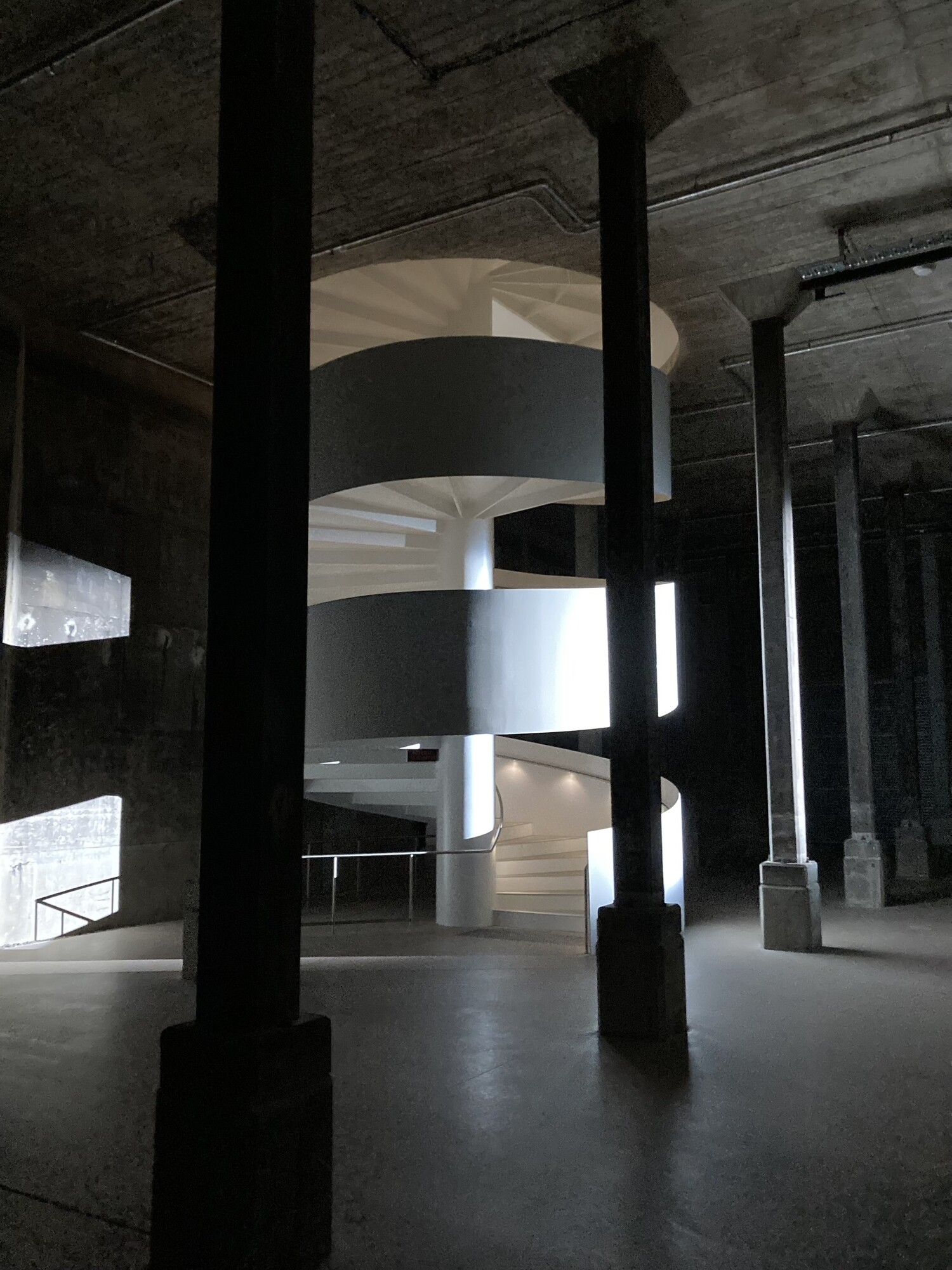 Installation view of Adrian Villar Rojas, <em>The End of Imagination</em>, 2022 in the Tank at the Art Gallery of New South Wales © Adrian Villar Rojas, photo by Tom Melick