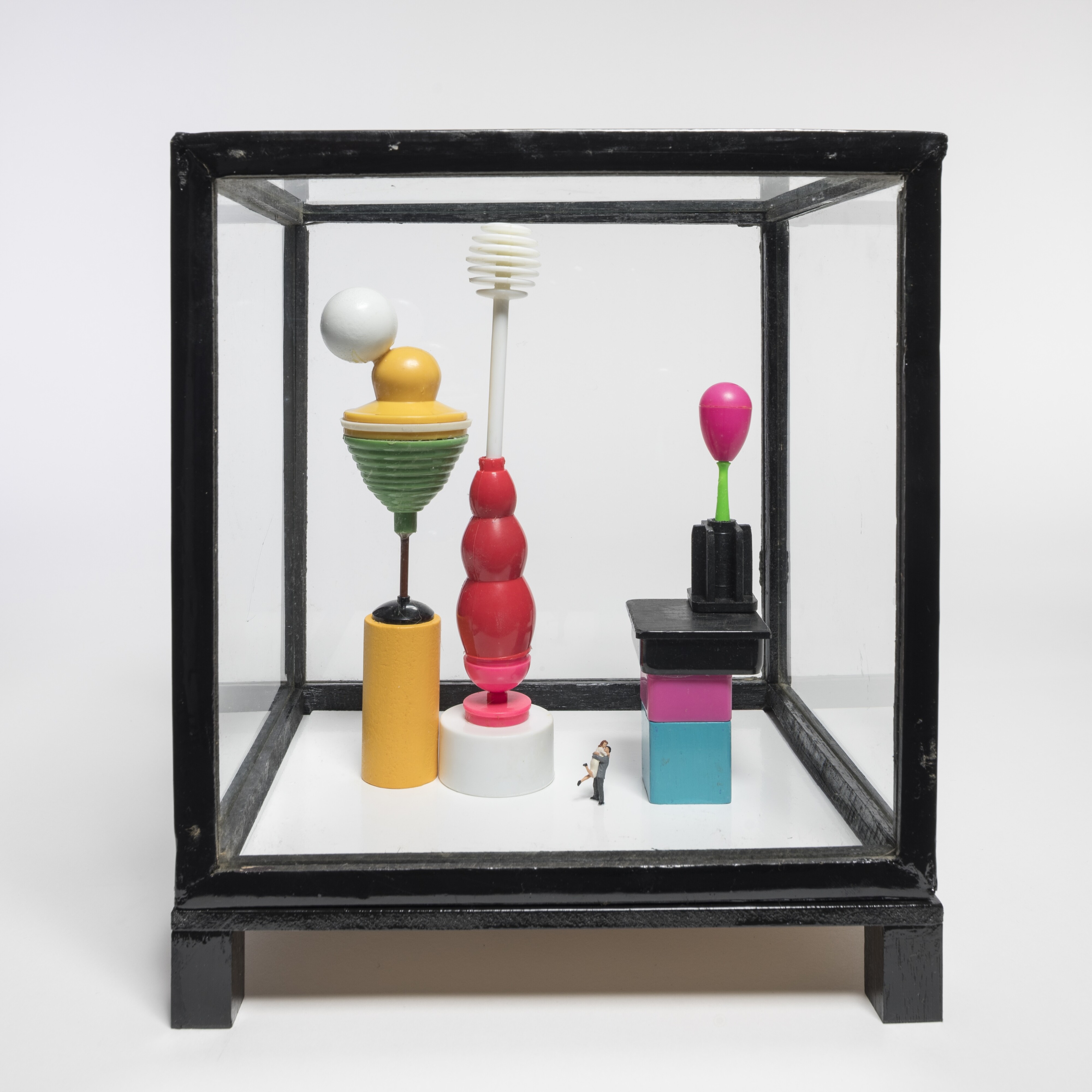 <p>Louise Paramor, <em>The Reunion</em>, 2020, plastic, painted wood and glass. Photo: Andrew Curtis, courtesy of Geelong Gallery.</p>