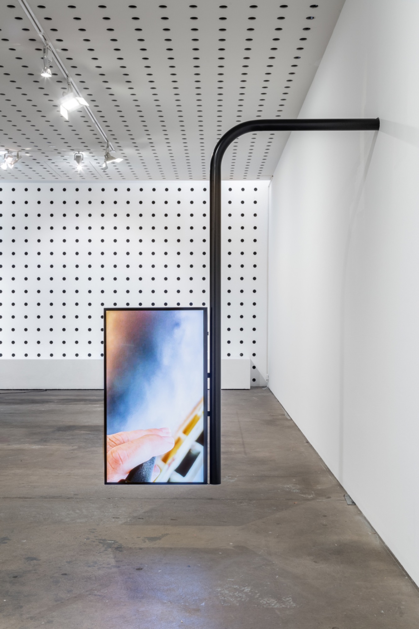 Amalia Lindo, <em>Computer Shoulders,</em> 2019, multi-channel HD video installation,16:9, colour, sound, 16:00 mins.