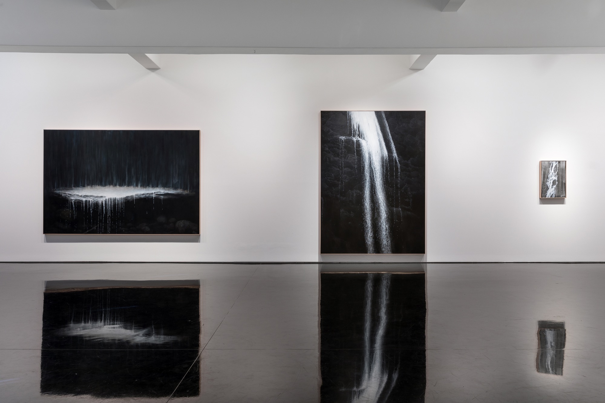 Andrew Browne, ‘Spill’, installation shot 2018, courtesy the artist and Tolarno Galleries.