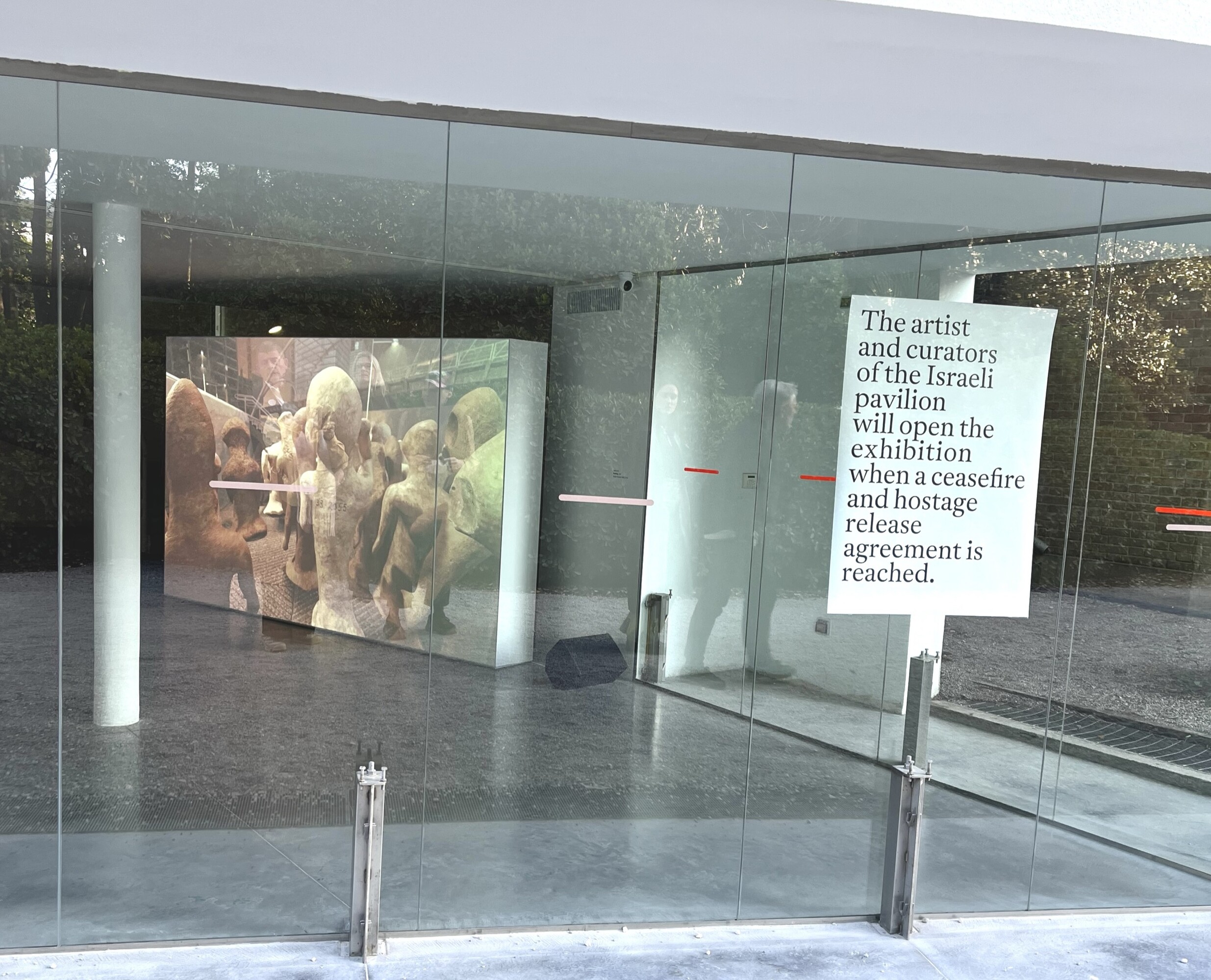 <p>Poster outside the Israeli pavilion declaring conditions upon which it will open. Photo: Verónica Tello</p>