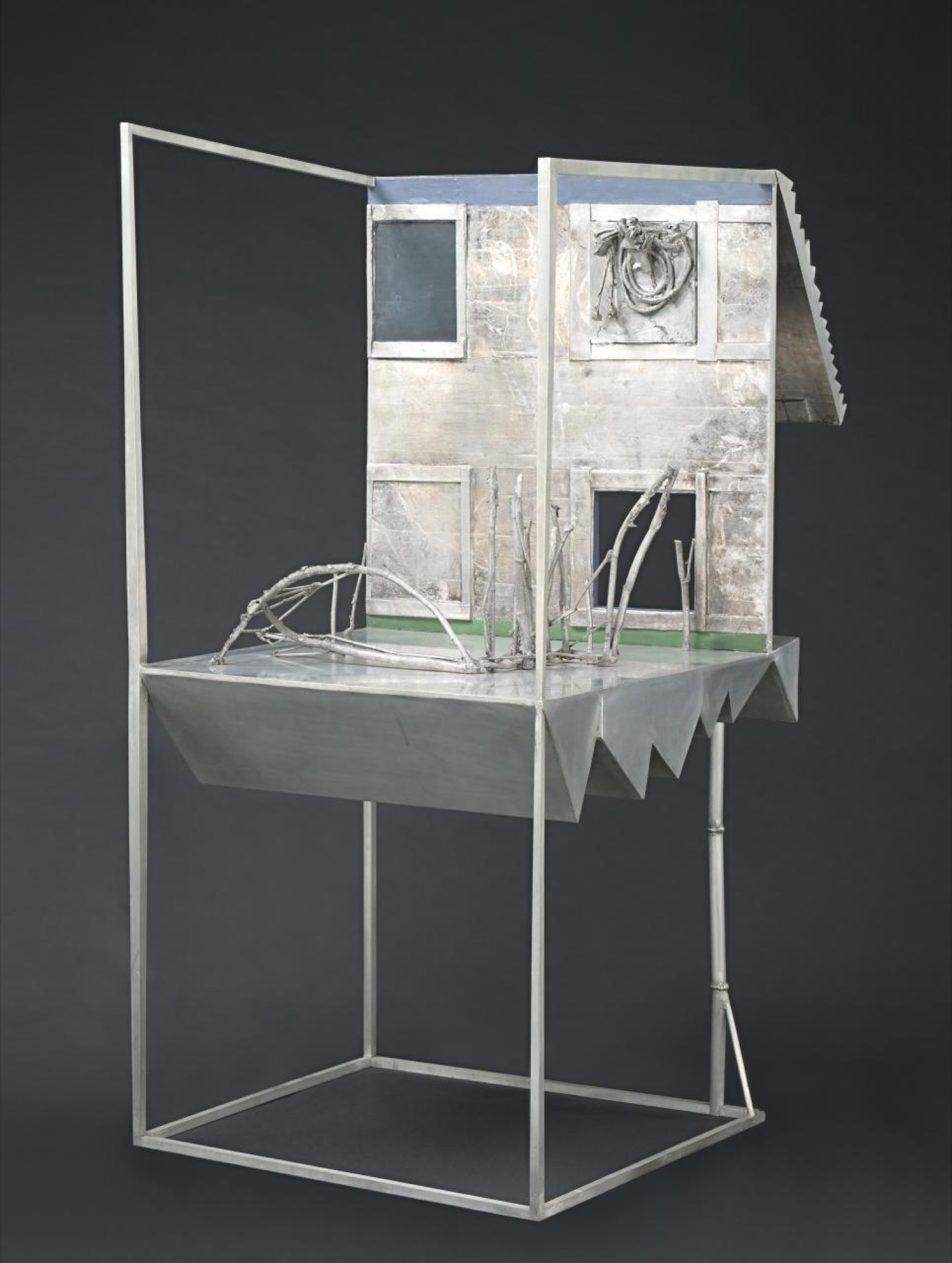 George BALDESSIN, <em>Monument to the third architecture</em>, 1971, aluminium, 190.0 × 95.0 × 91.4 cm. National Gallery of Victoria, Melbourne. © The Estate of George Baldessin/Licensed by VISCOPY, Australia