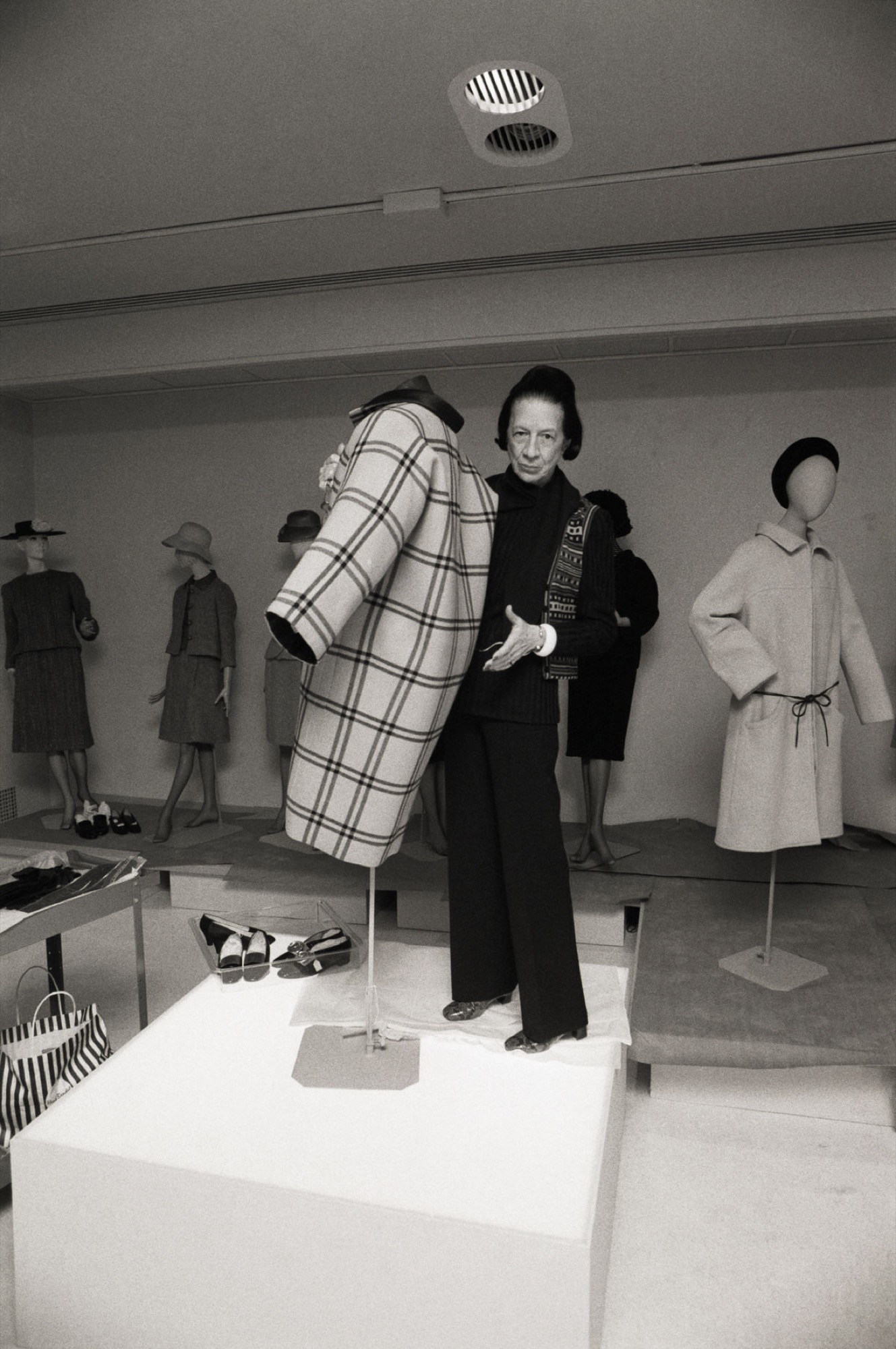 Diana Vreeland installing <em> one-seam coat</em> in The World of Balenciaga (1973).