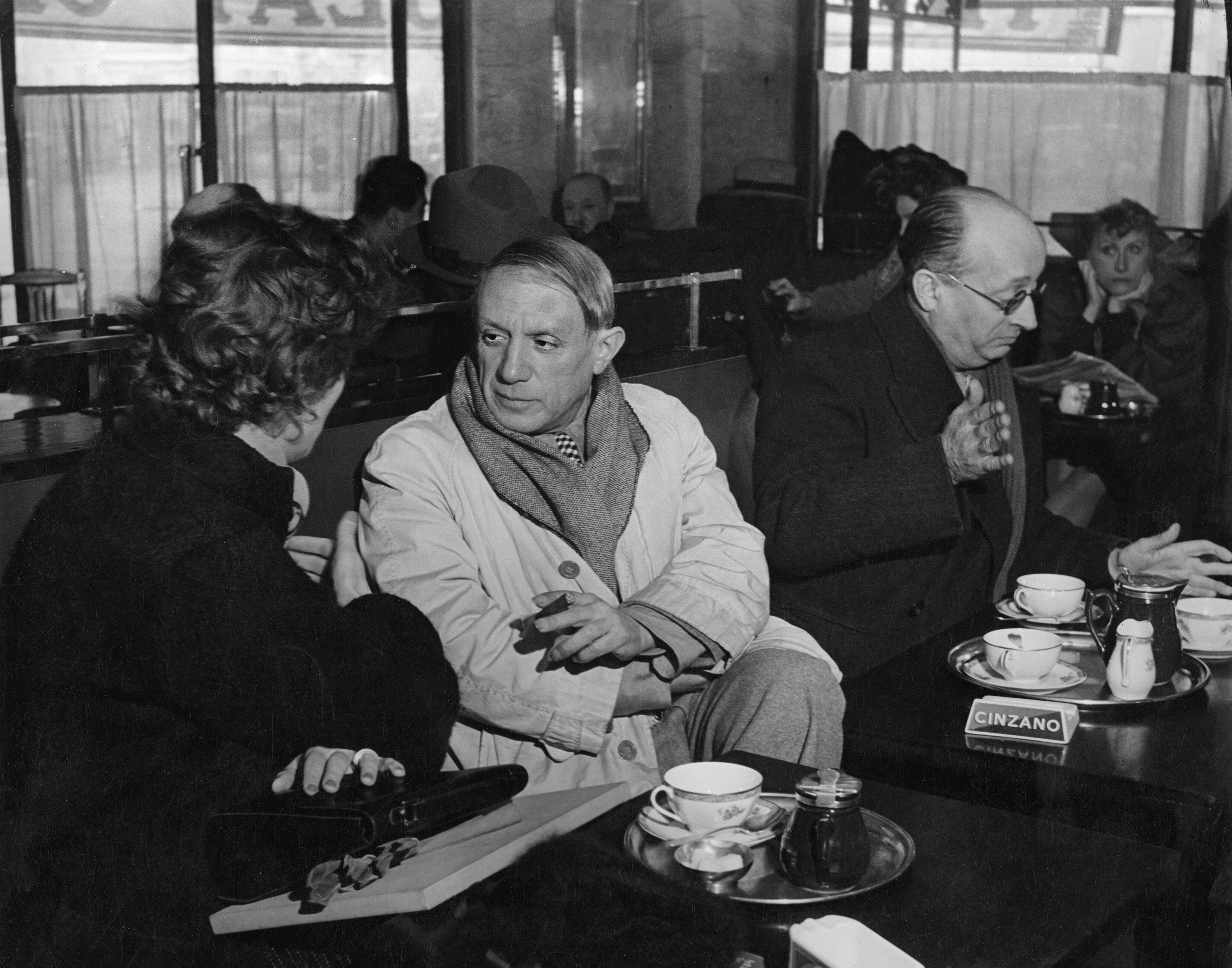 <p>Brassaï, <em>Picasso au Café de Flore avec Sabartès</em> 1939 (<em>Picasso at the Café de Flore with Sabartès</em>), late print, gelatin silver photograph, 22.8 x 28.5 cm. © Estate Brassaï Succession — Philippe Ribeyrolles</p>