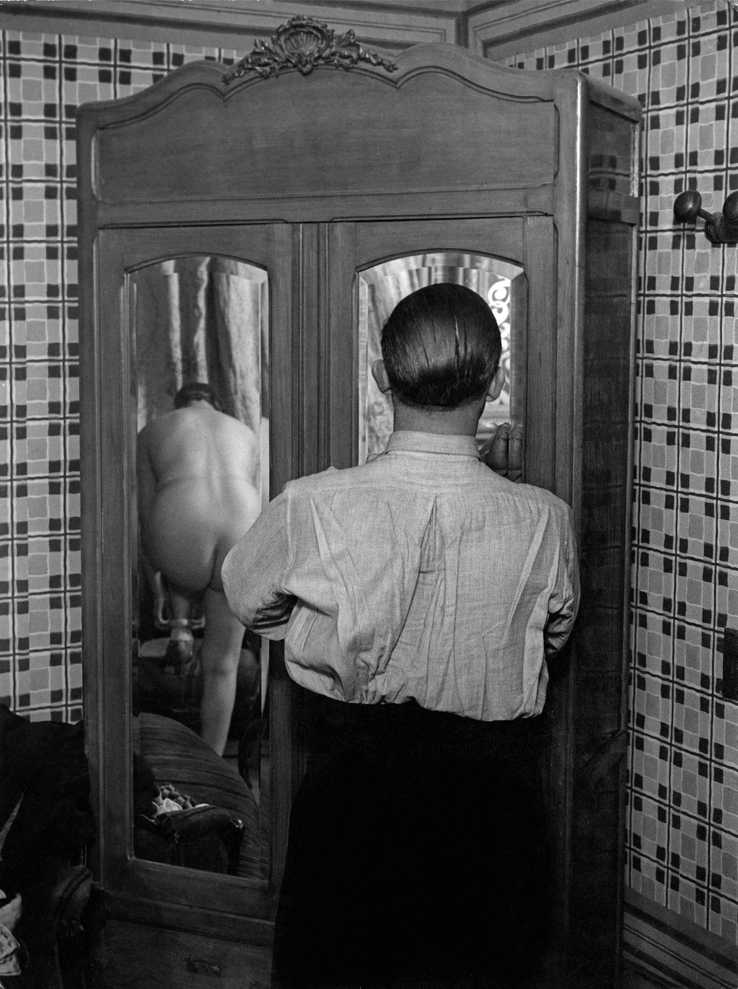 <p>Brassaï, <em>Toilette dans une maison de passe, rue Quincampoix</em> c.1932 (<em>Washing up in a brothel, rue Quincampoix</em>), gelatin silver photograph, 30 x 23.8 cm. © Estate Brassaï Succession — Philippe Ribeyrolles</p>