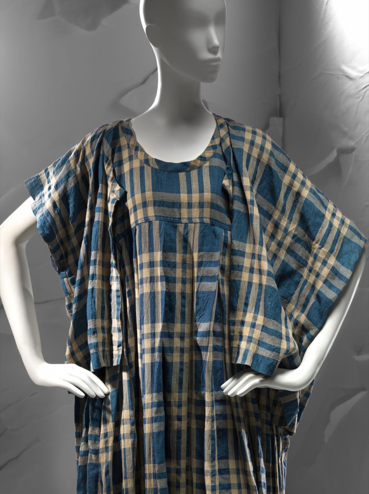 Comme des Garçons, Tokyo (fashion house, Rei Kawakubo (designer), Dress, gaiters and shoes 1981 (detail), Indigo Dye and Twist collection, spring–summer 1982. Collection of Takamasa Takahashi © Comme des Garçons