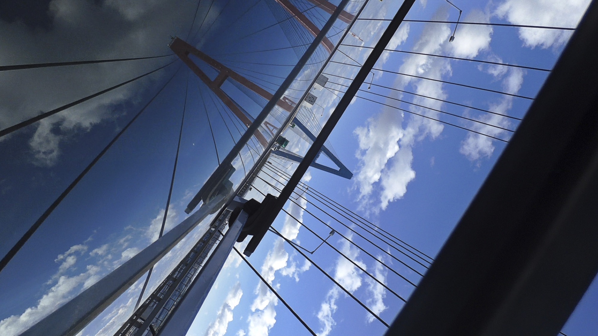 Miyanaga Akira, <em>See Saw</em>, 2015 Video Still, high-definition video, sound, 4 min, 24 sec. © Miyanaga Akira, courtesy Kodama Gallery, Tokyo.