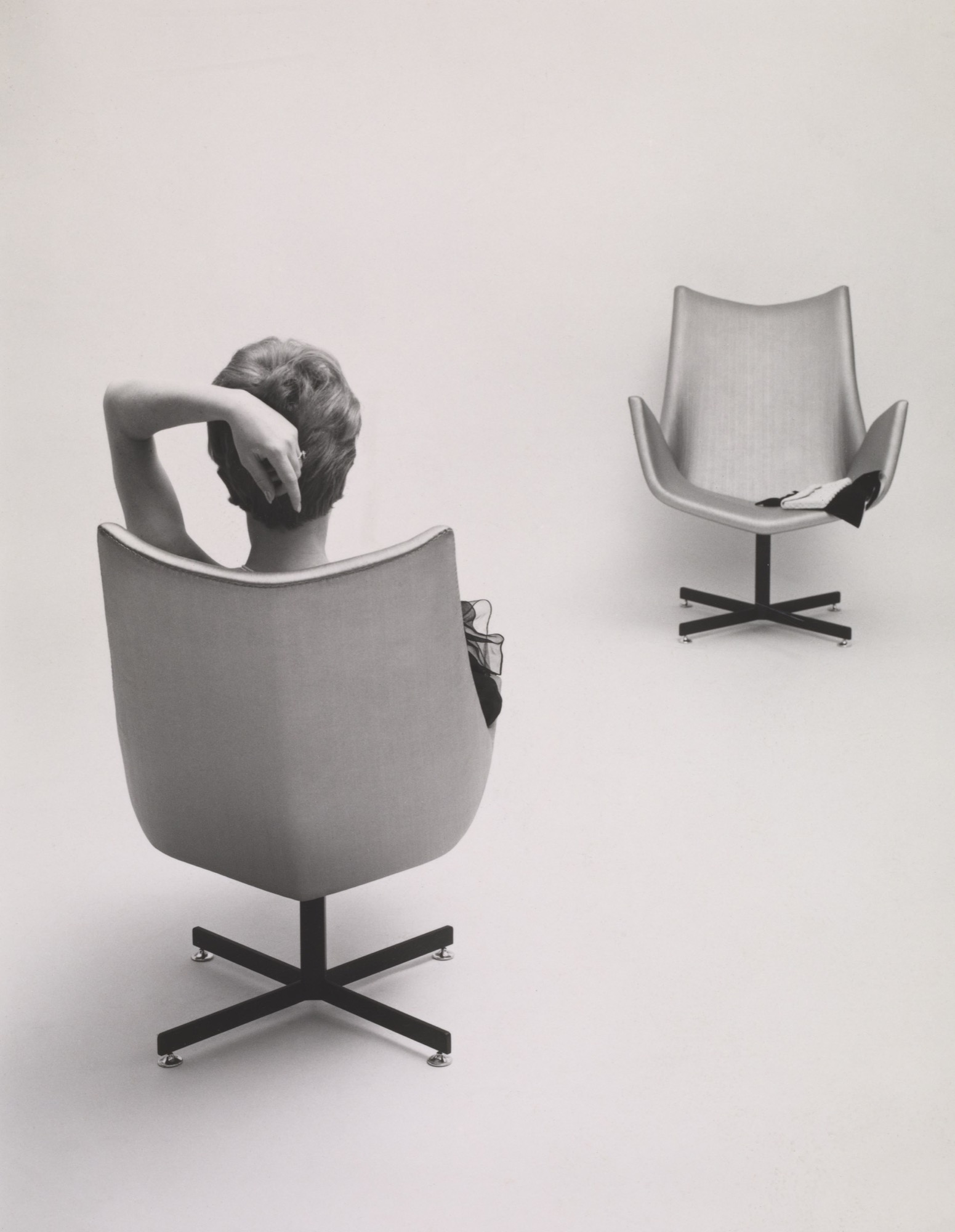 Floating chair 1960, Steel tube, fibreglass, sarmprene foam, upholstery fabric. Bayside City Council Art and Heritage Collection, Melbourne.