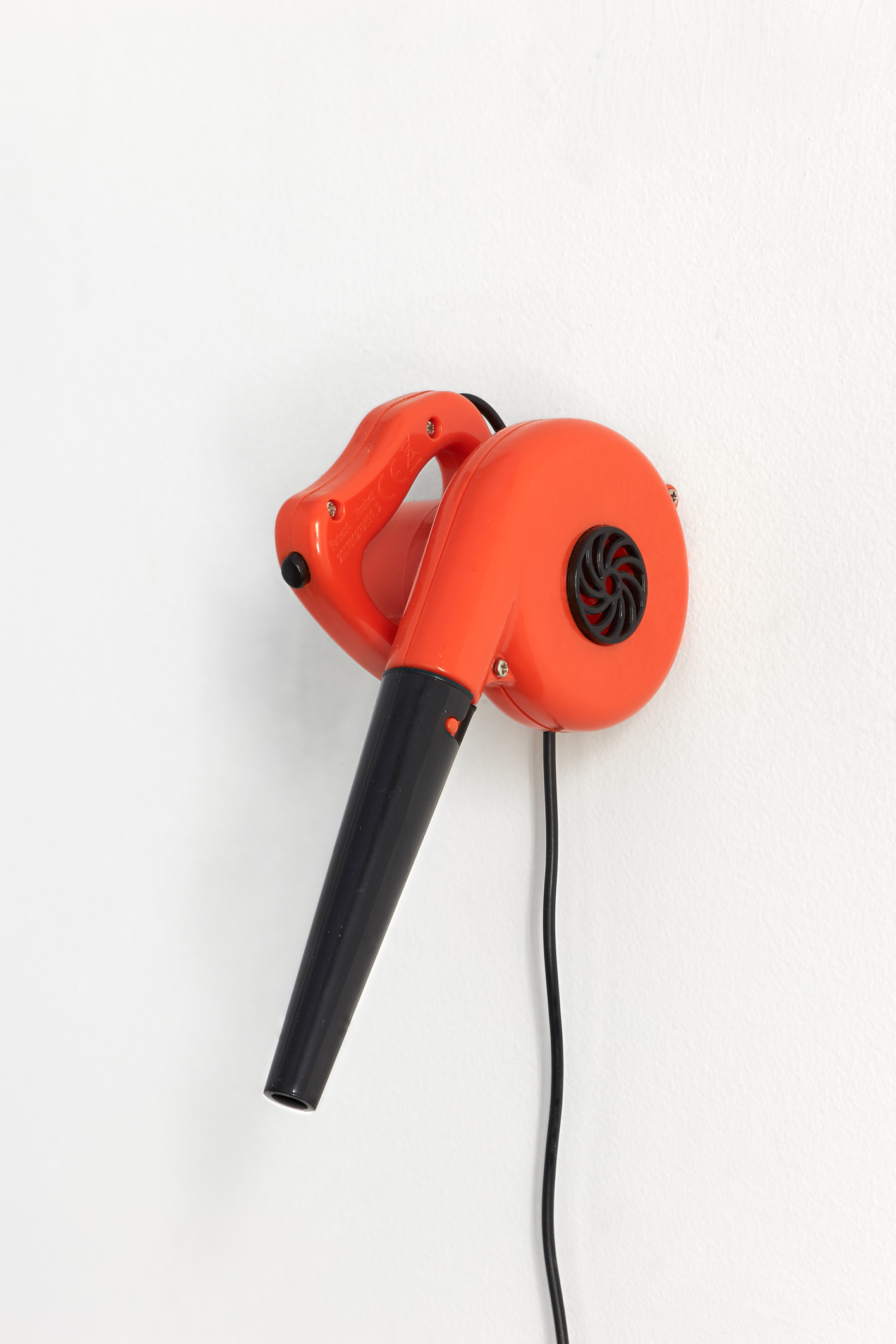 Detail of David Attwood, <em>Dust Blaster</em>, 2022, Mini Desktop Blower Vacuum, 30m USB extension cable, gallerist’s home computer, 16 x 8 x 5.5 cm. Photo: Christo Crocker
