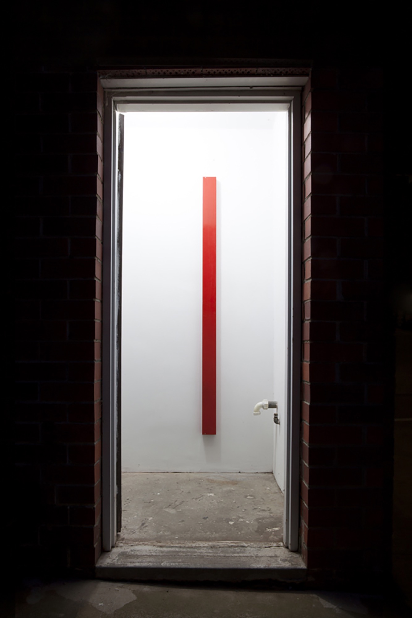 Elizabeth Newman, <em>One All Alone</em>, 2021, found object, 185 x 10 x 5.5 cm, Disneyland Paris. Photo: Adam Stone.