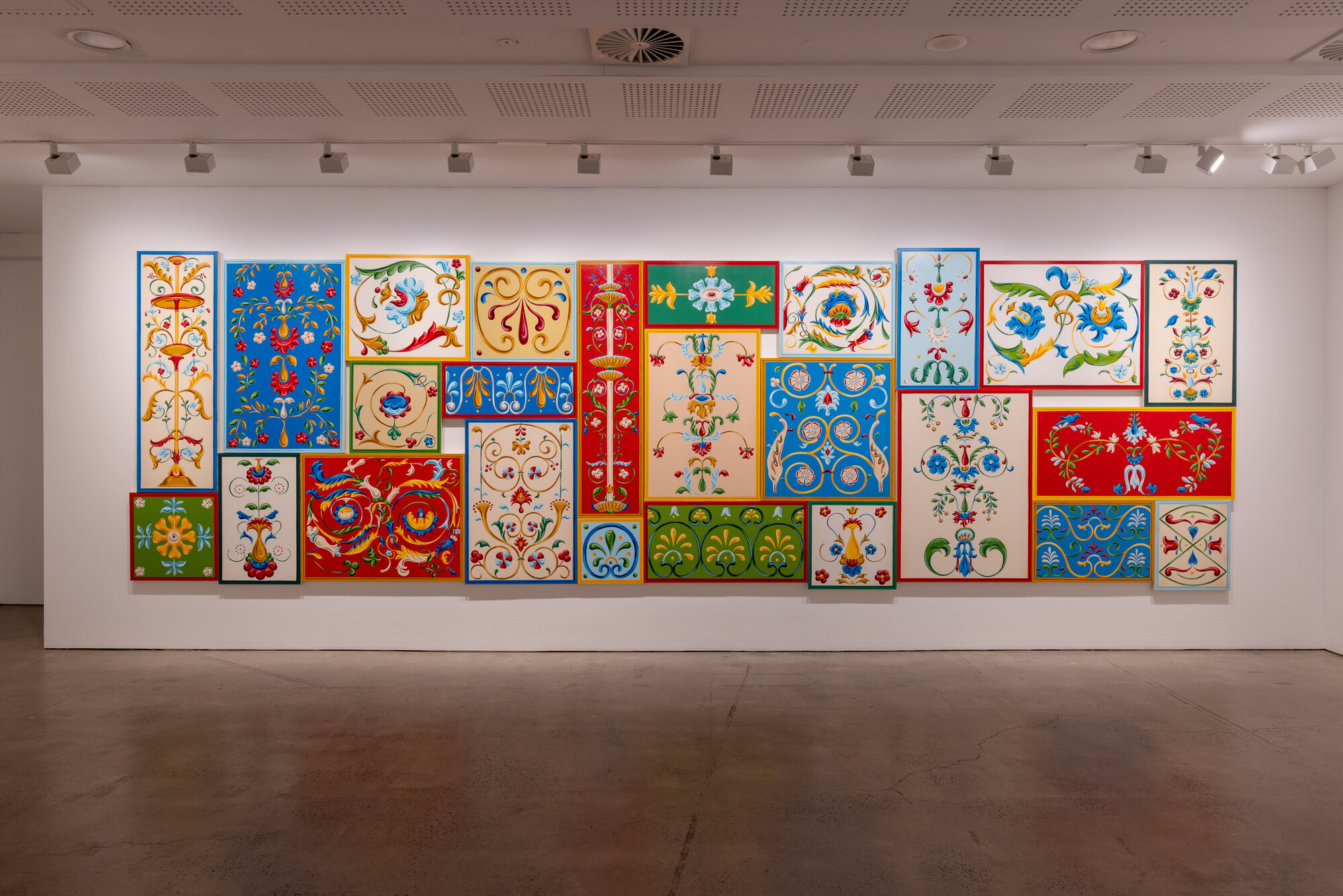 Elizabeth Pulie, <em>One hundred and twenty-five to One hundred and forty-nine (Decorated Wall)</em>, 1995, acrylic on canvas, 200 × 600cm. Photo: Daniel Boud