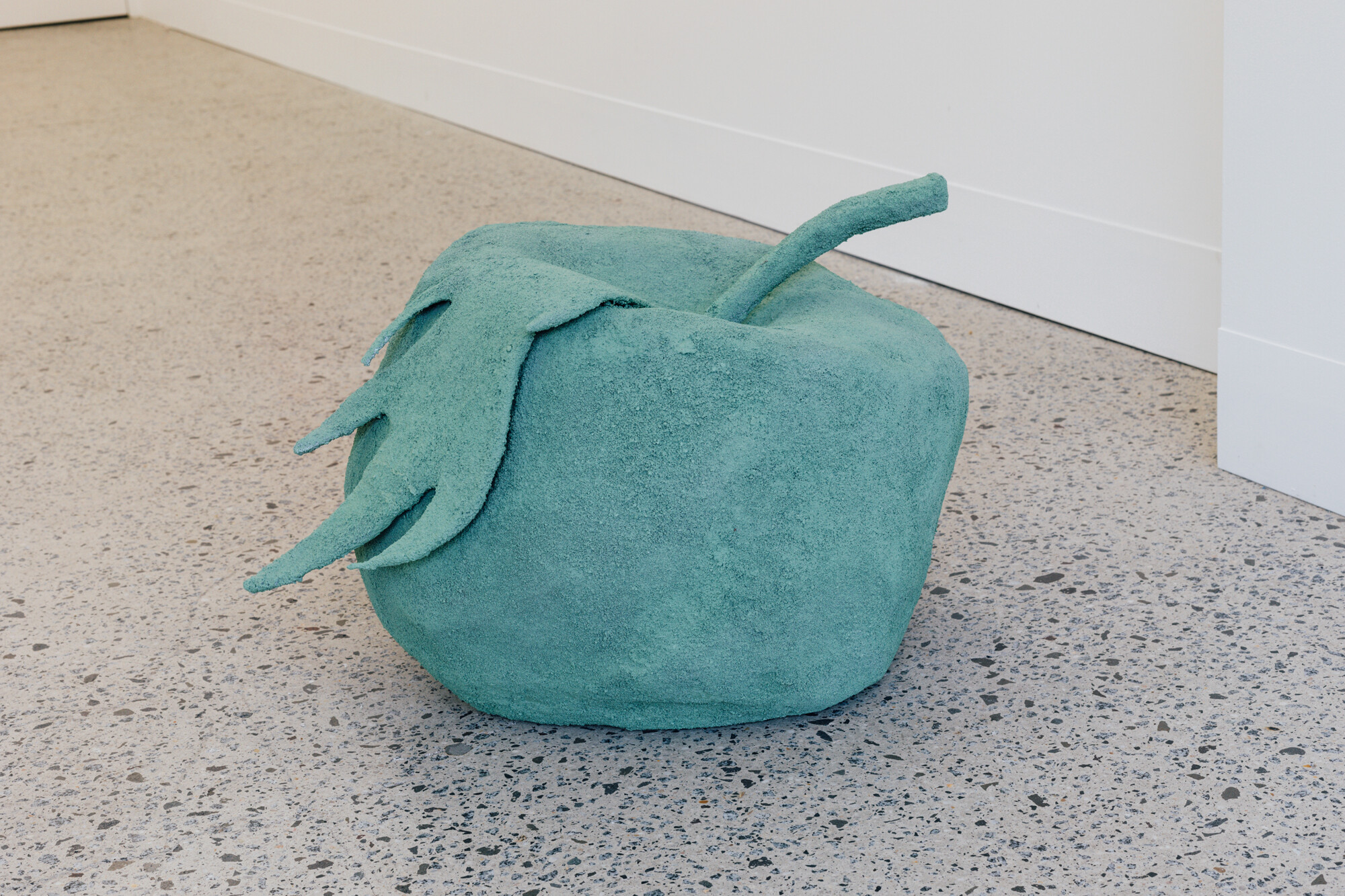 <p>Rumer Elisabetta Guario, <em>apple, </em>2024, chicken wire, papier mâché, sand, acrylic paint, 65 x 43 x 49 cm, photograph: Lauren Dunn. </p>