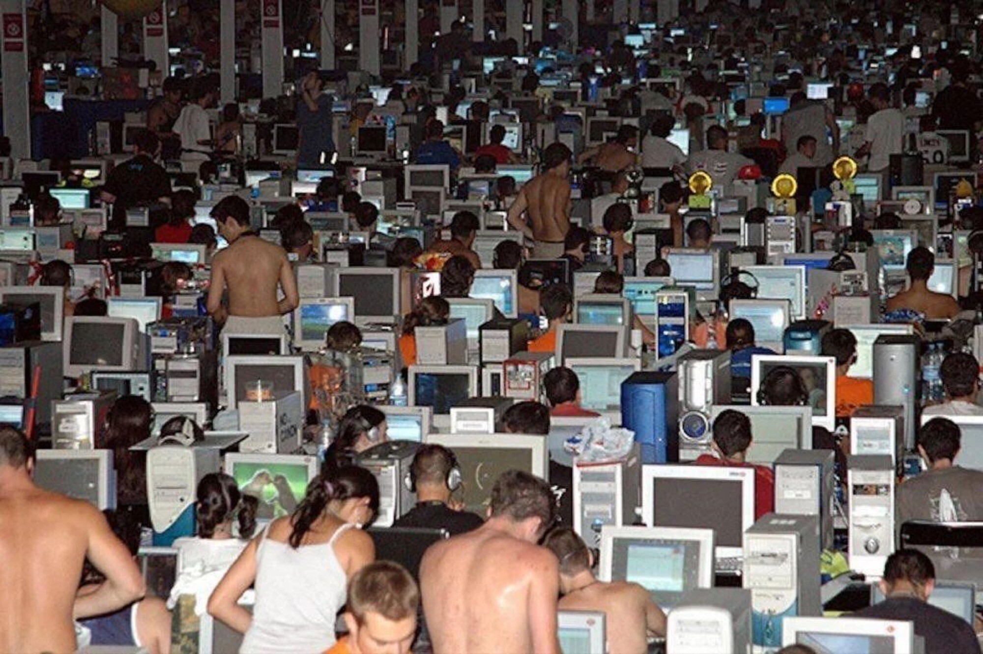 <p>Quake LAN party, early 2000s. Dreamhack Sweden. Photo: Reddit</p>