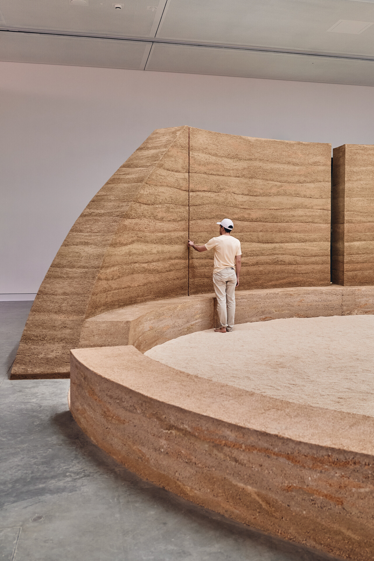 <p>The massive rammed-earth wall and bench. Photograph by Peter Bennetts.</p>