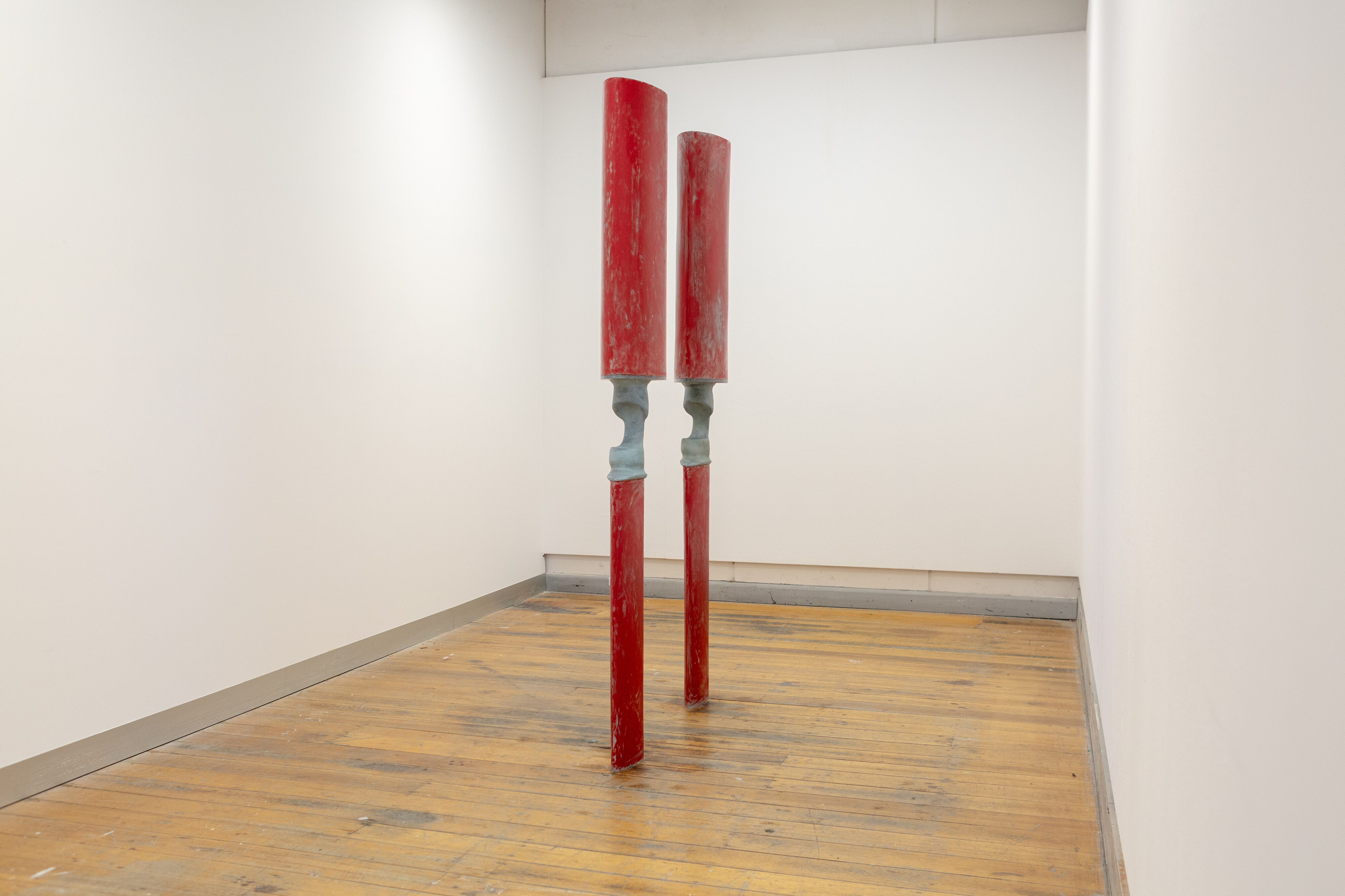 <p>Hugo Blomley, <em>Untitled</em>, 2022. Fiberglass, bronze, polyester resin, acrylic lacquer, polyester filler, epoxy, beeswax, damar resin, alkanes, power steering fluid, cadmium pigment. 190x20x30cm. Photo: </p>