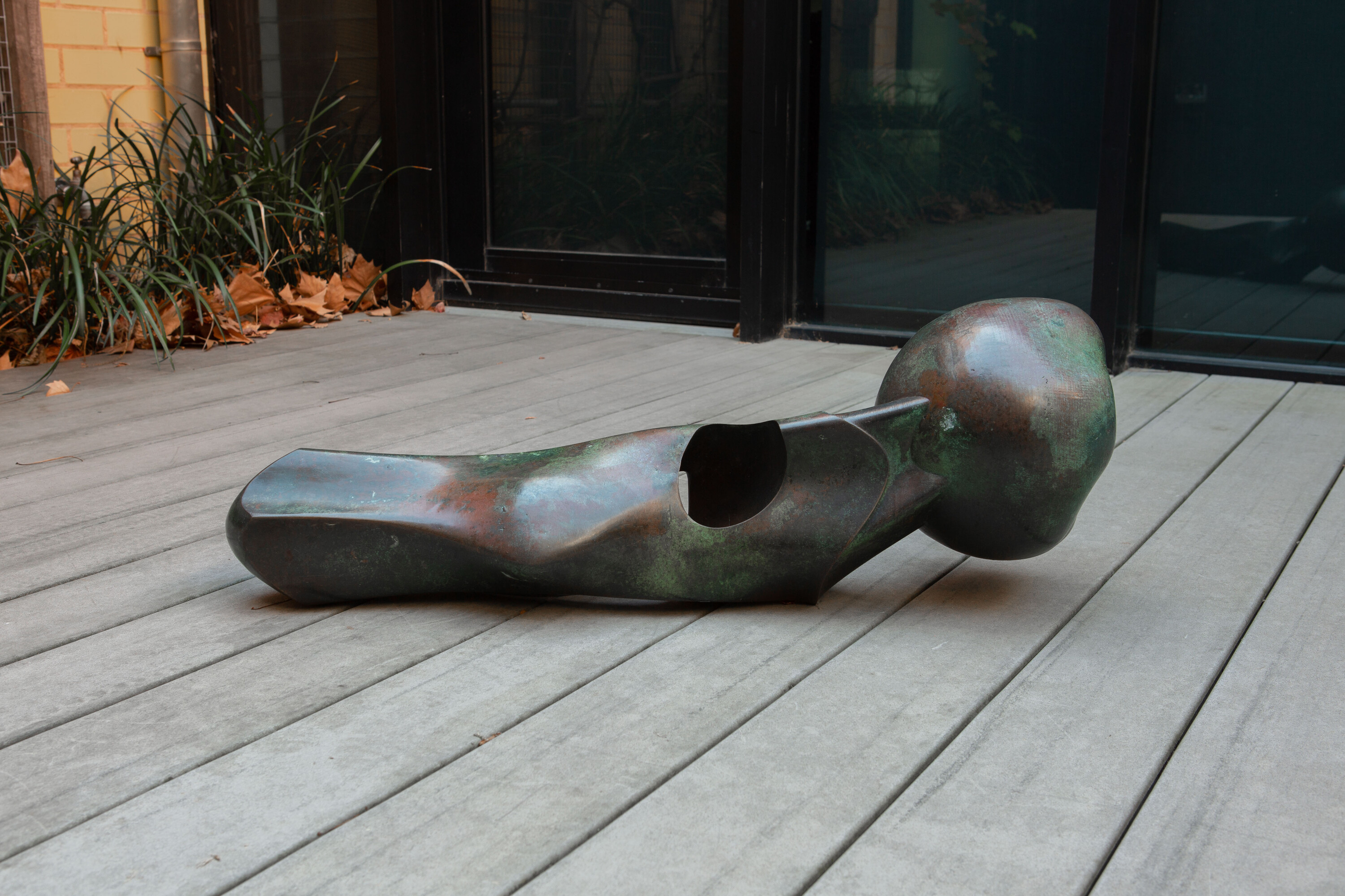 <p>Hugo Blomley,<strong> </strong><em>Servitude</em>, 2024, patinated bronze, edition 3 of 3, 81.5 x 43.1 x 34.8 cm, courtesy of the artist. Photo: Hugo Blomley</p>