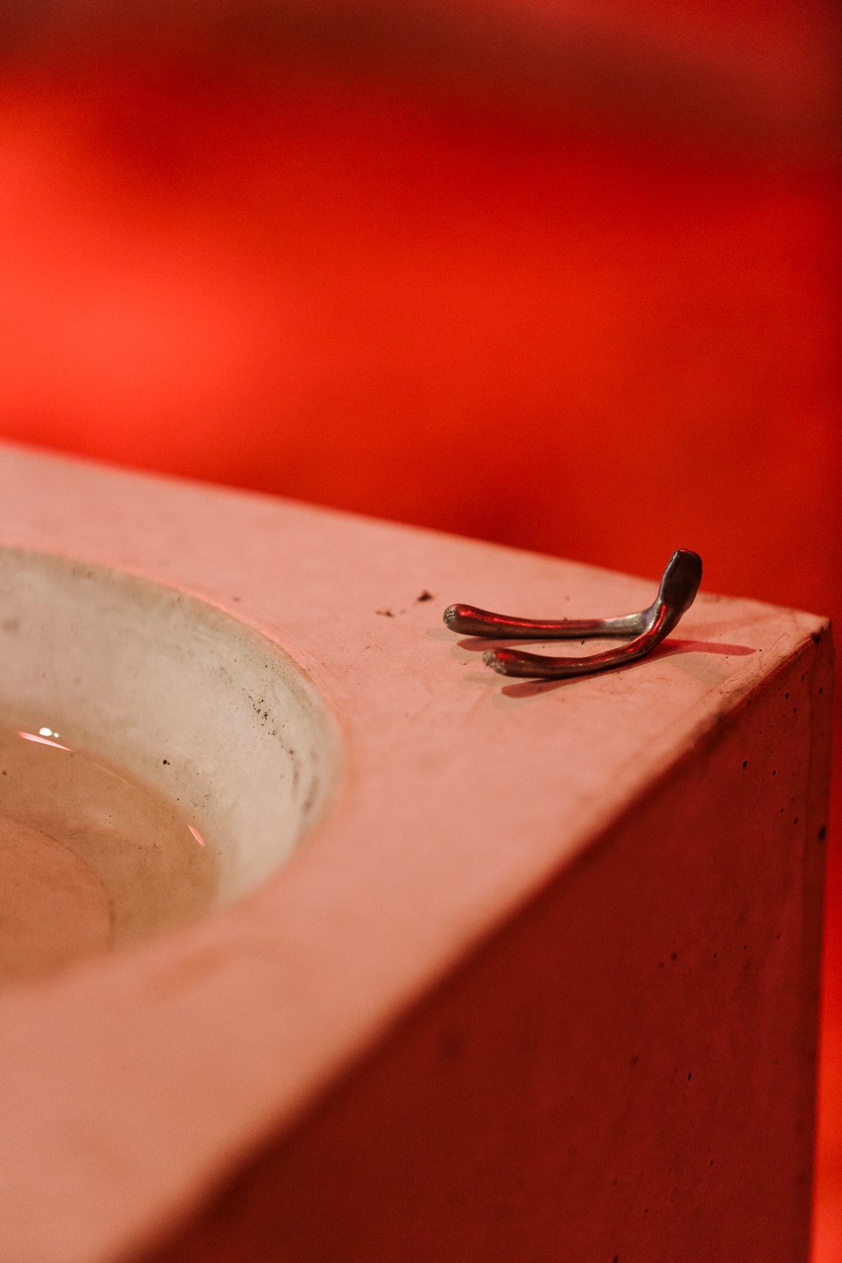 Hugh Crowley, <em>Sometimes</em>, 2022, Aluminium, Concrete. Photo: Gianna Rizzo