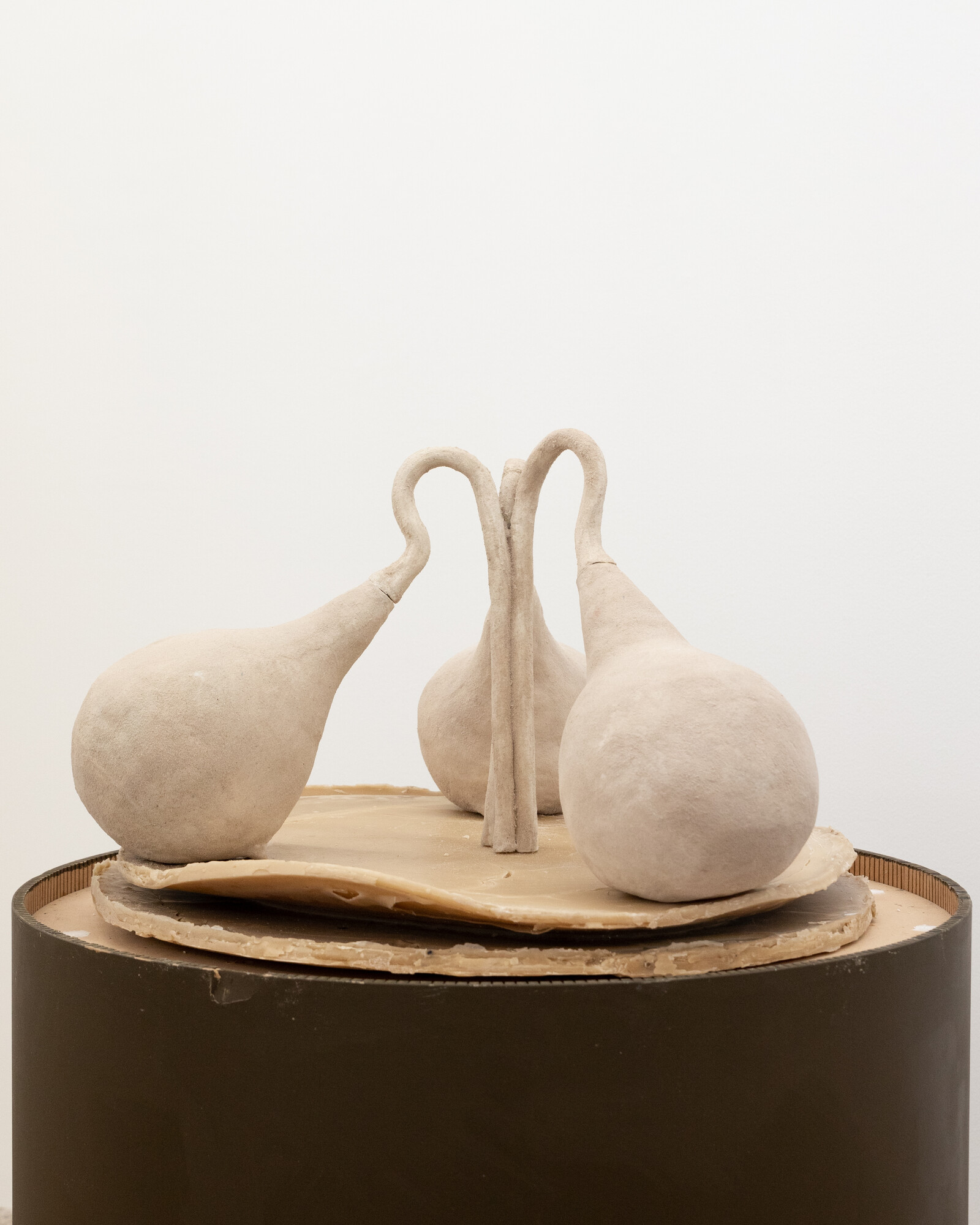 Isadora Vaughan, <em>Pistil</em>, 2023, ceramic, epoxy, paint, pumice, sand. Photo courtesy of the artist and STATION.