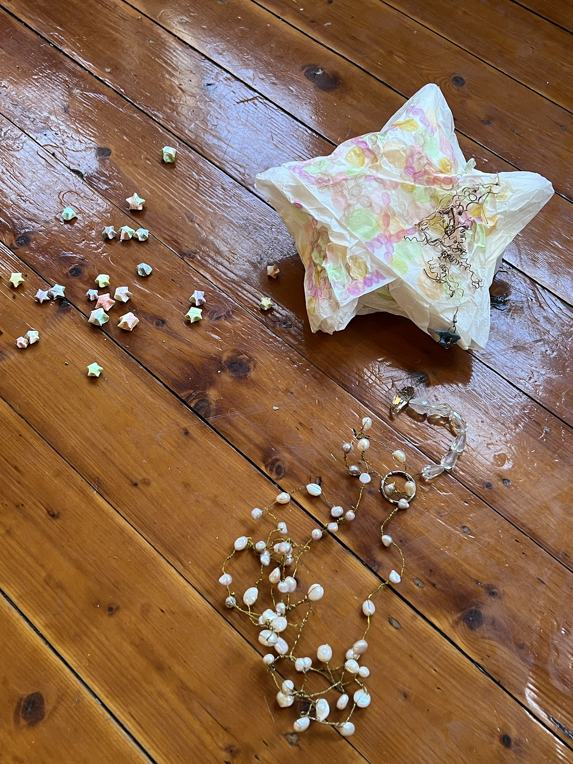 jess tan, <em>Bubbles…droppings…dropping</em>, 2022, baking paper, coloured pencils, garden vine scraps, heart pin, paper, beading wire, real fresh water pearls and fake fresh water pearls, 20 cm x 20 cm x 11 cm. Image courtesy of Suite7a
