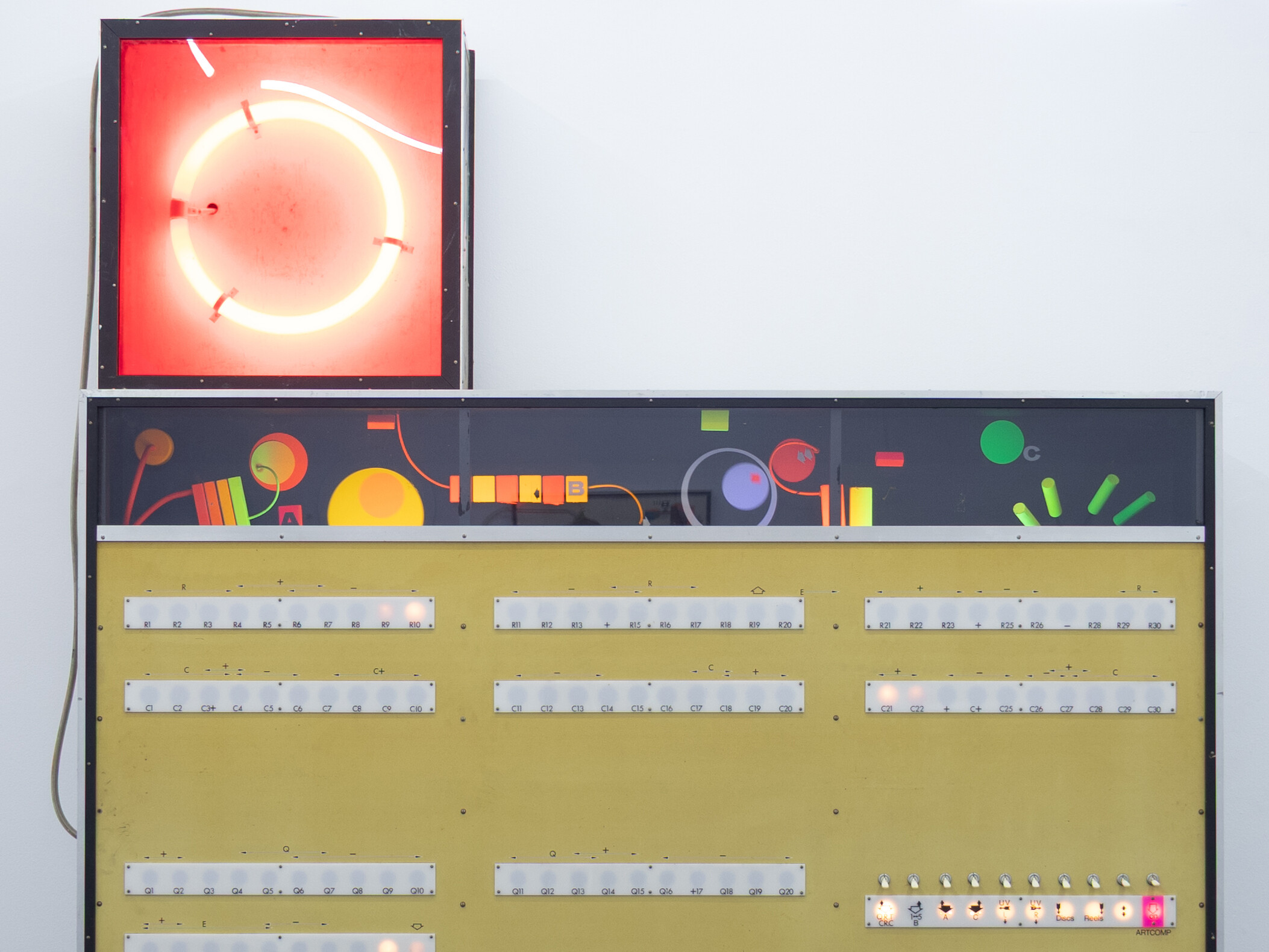 <p>Detail of Ken Reinhard, <em>ARTCOMP (Artificial Computer) Mk 1</em>, 1968, kinetic construction, 186 x 188 x 46 cm + lightbox 62 x 64.5 x 32 cm, Conners Conners Gallery. Photo: Ella Skuza.</p>