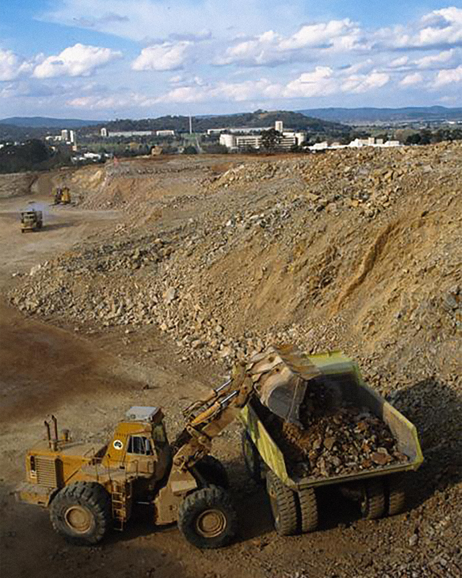 <p>New Parliament House excavation pit, 1981. Photograph courtesy of the National Archives of Australia.</p>