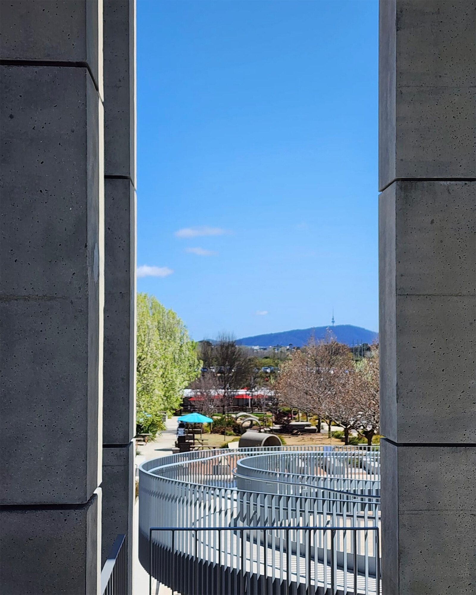 <p>View of entry ramp. Photograph by author.</p>