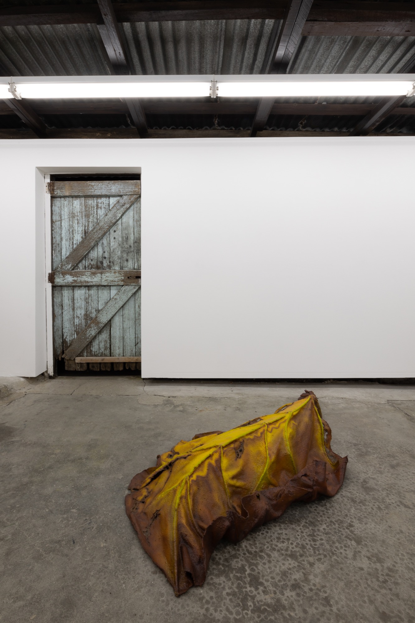Joshua Petherick and Lewis Fidock, <em>Make A Wish!,</em> 2023, burlap, steel, muslin, rope, latex, synthetic polymer paint, dimensions variable, Asbestos. Photo courtesy of Asbestos and the artists.