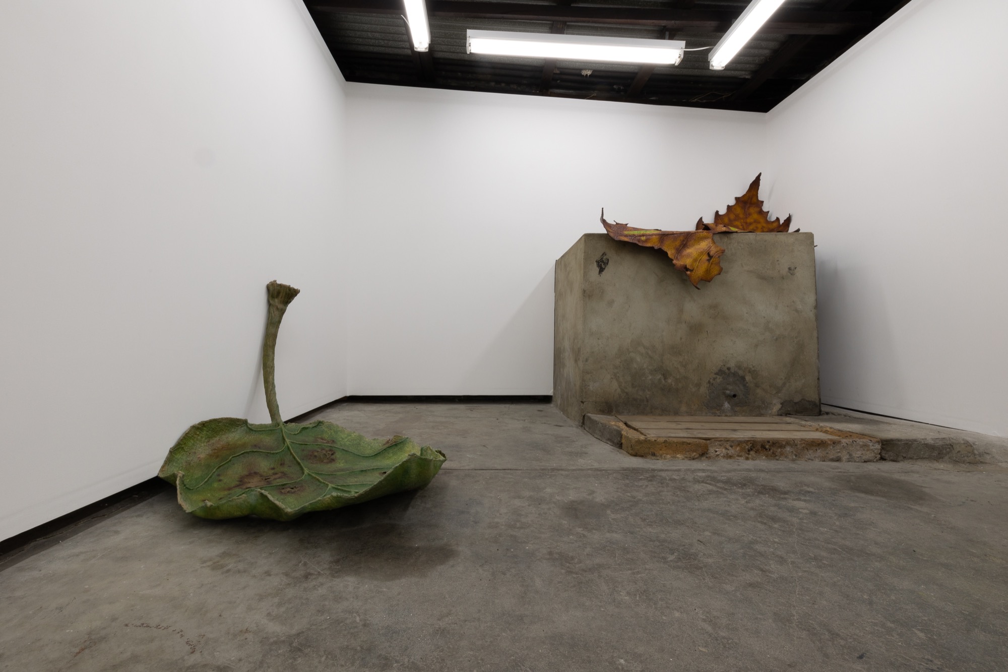 Joshua Petherick and Lewis Fidock, <em>Make A Wish!,</em> 2023, burlap, steel, muslin, rope, latex, synthetic polymer paint, dimensions variable, Asbestos. Photo courtesy of Asbestos and the artists.