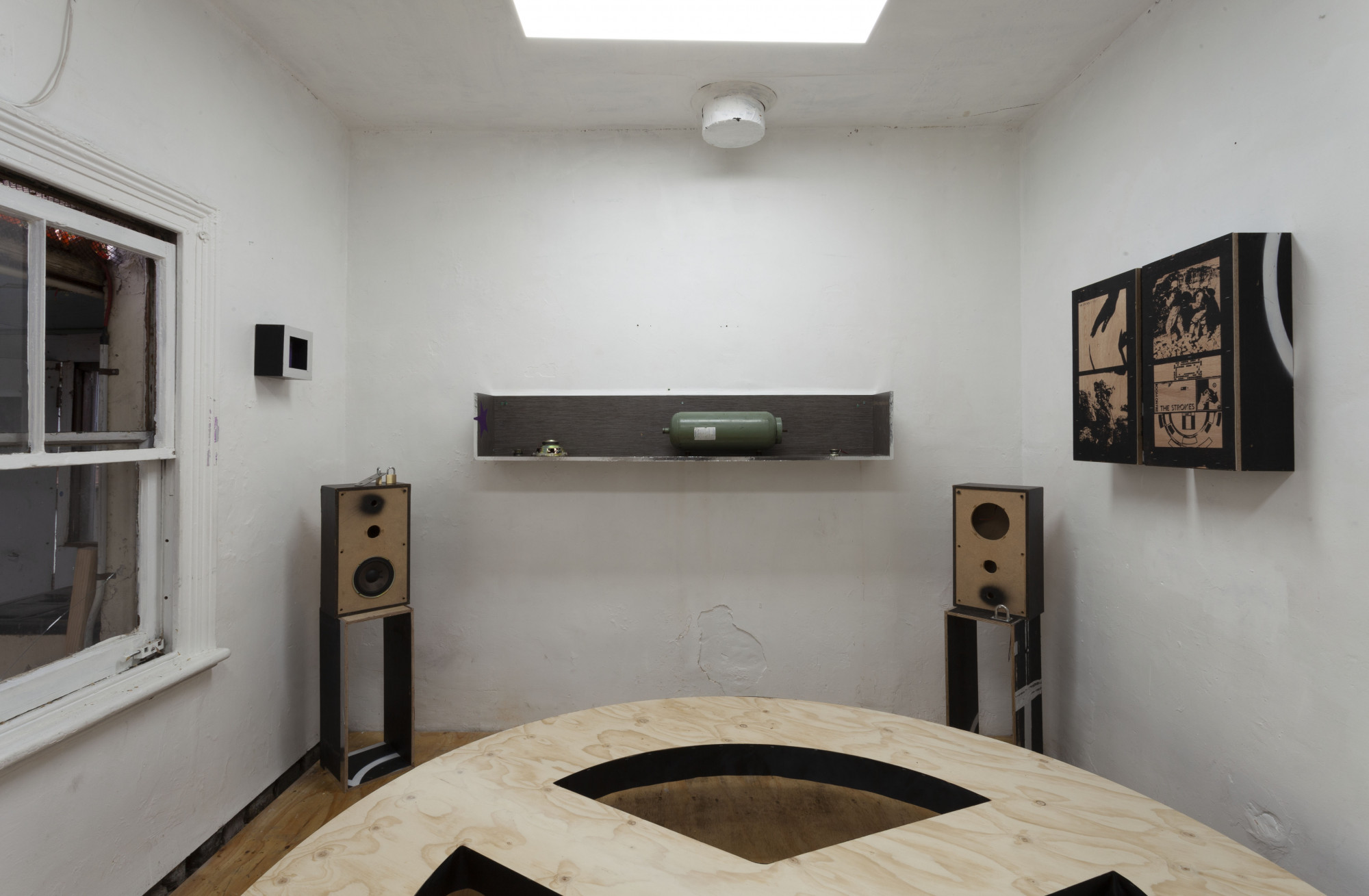 Installation view of Liam Osborne, <em>Peace Frog</em>, 2021, Meow2. Photo: Courtesy of the artist.