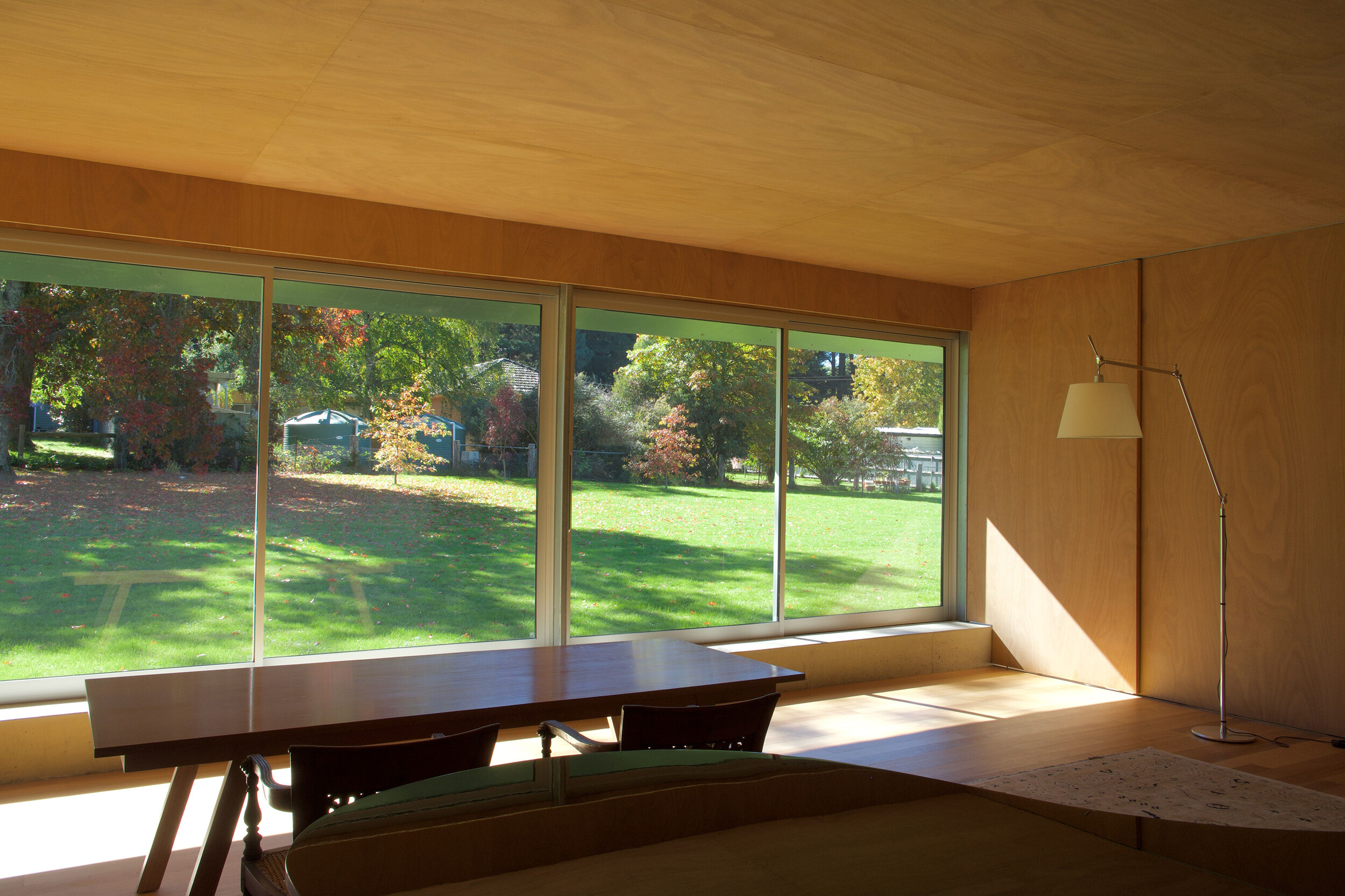 <p>Interior photograph showing the “sitting room” (a sliding partition can be seen closed here). Courtesy of the architect.</p>