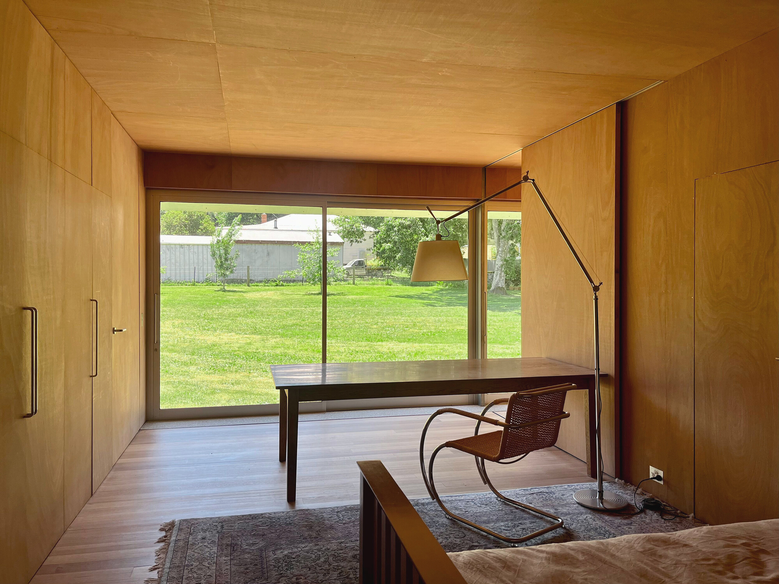 <p>Interior photograph showing the “bedroom” that is almost part of the larger room. Courtesy of the architect.</p>