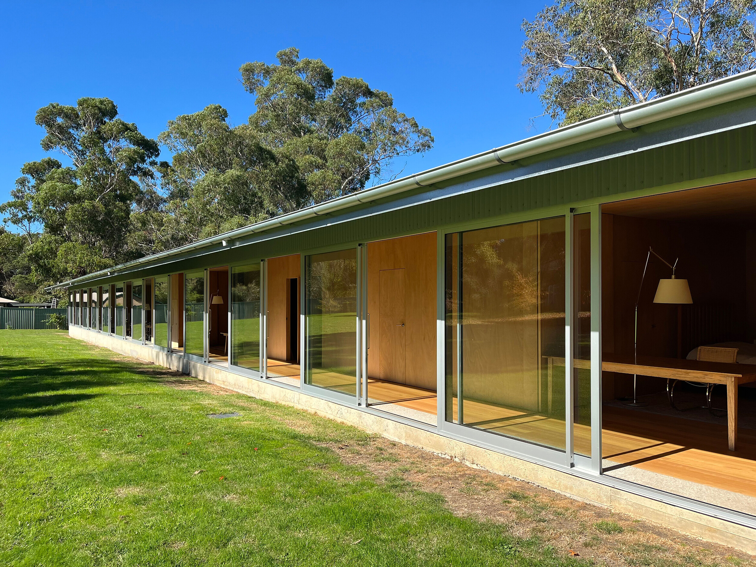 <p>The twelve aluminium-framed sliding glass doors of <em>Mount Macedon House</em> shown open. Courtesy of the architect.</p>