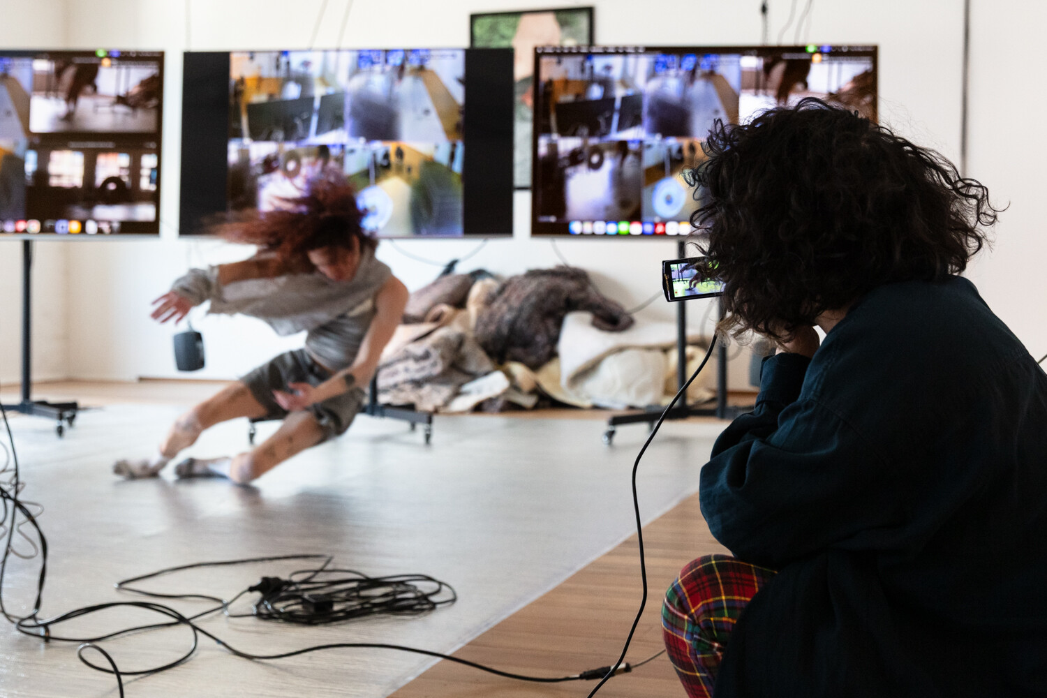 <p>Andrea Illés, <em>no rock no flower</em>, durational performance, West Space, 2025. Photograph by Janelle Low.</p>