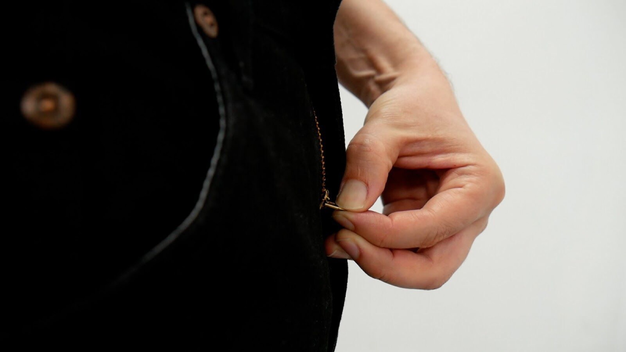 Charlie Sofo, <em>Undone</em> 2019 (video still) digital video, 1:09 mins. Courtesy the artist and Darren Knight Gallery, Sydney.