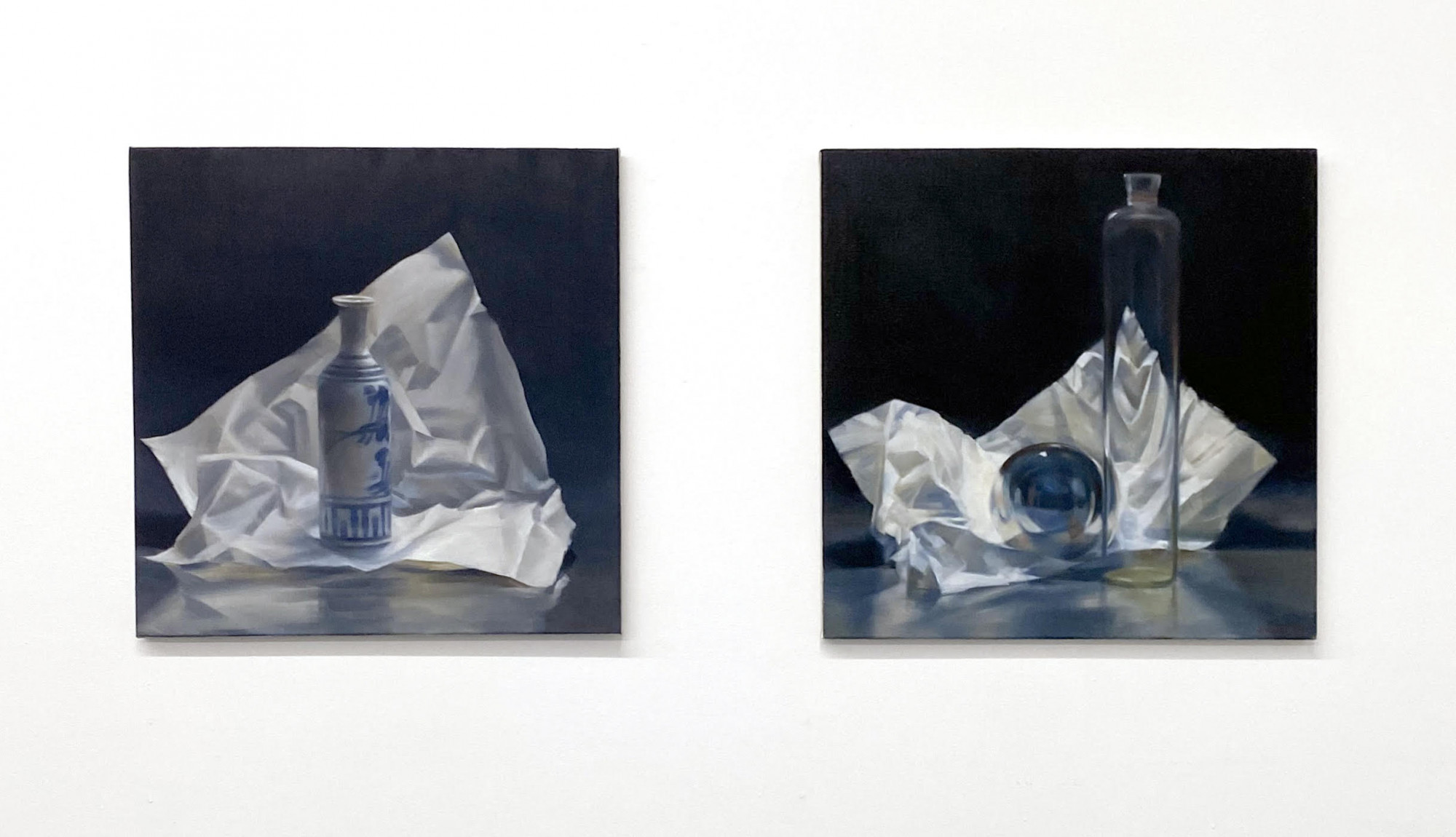 Installation view of Hilary Jackman, <em>Unwrapped Saki Bottle</em>, 2020, oil on linen, and <em>Unwrapped Sphere</em>, 2020, oil on linen, each 62 x 62cm, Stockroom, Kyneton. Photo: Magali Gentric.