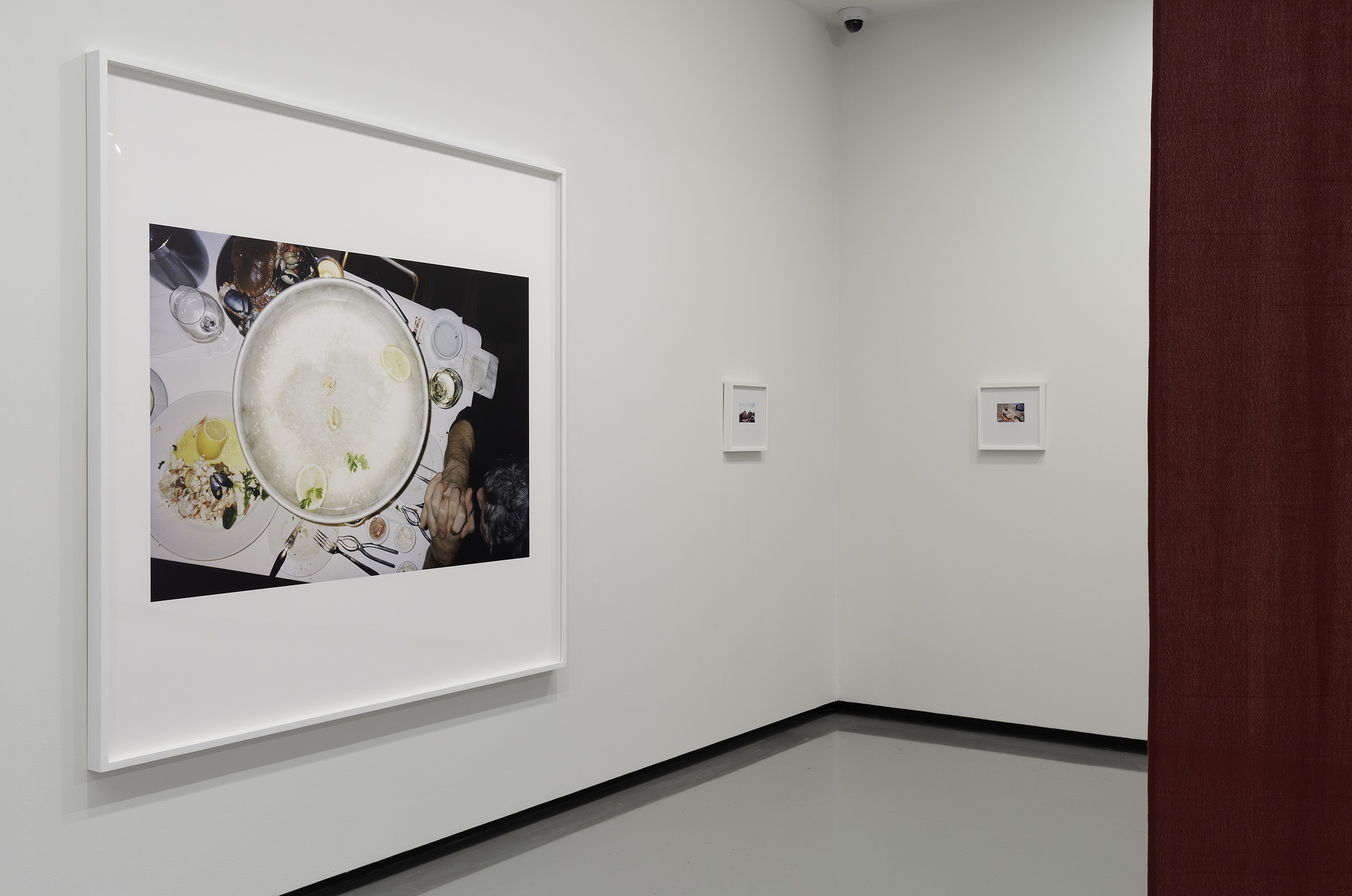 Installation view of Paul Knight, untitled photographs from the series <em>Chamber Music</em>, 2009–, and detail of <em>Lungs</em>, 2023, handwoven cotton bedsheets, wood and stainless steel. Courtesy of the artist and Neon Parc, Naarm/Melbourne. <em>Paul Knight: L’ombre de ton ombre</em>, Monash University Museum of Art, Naarm/Melbourne, 2023. Photo: Christian Capurro