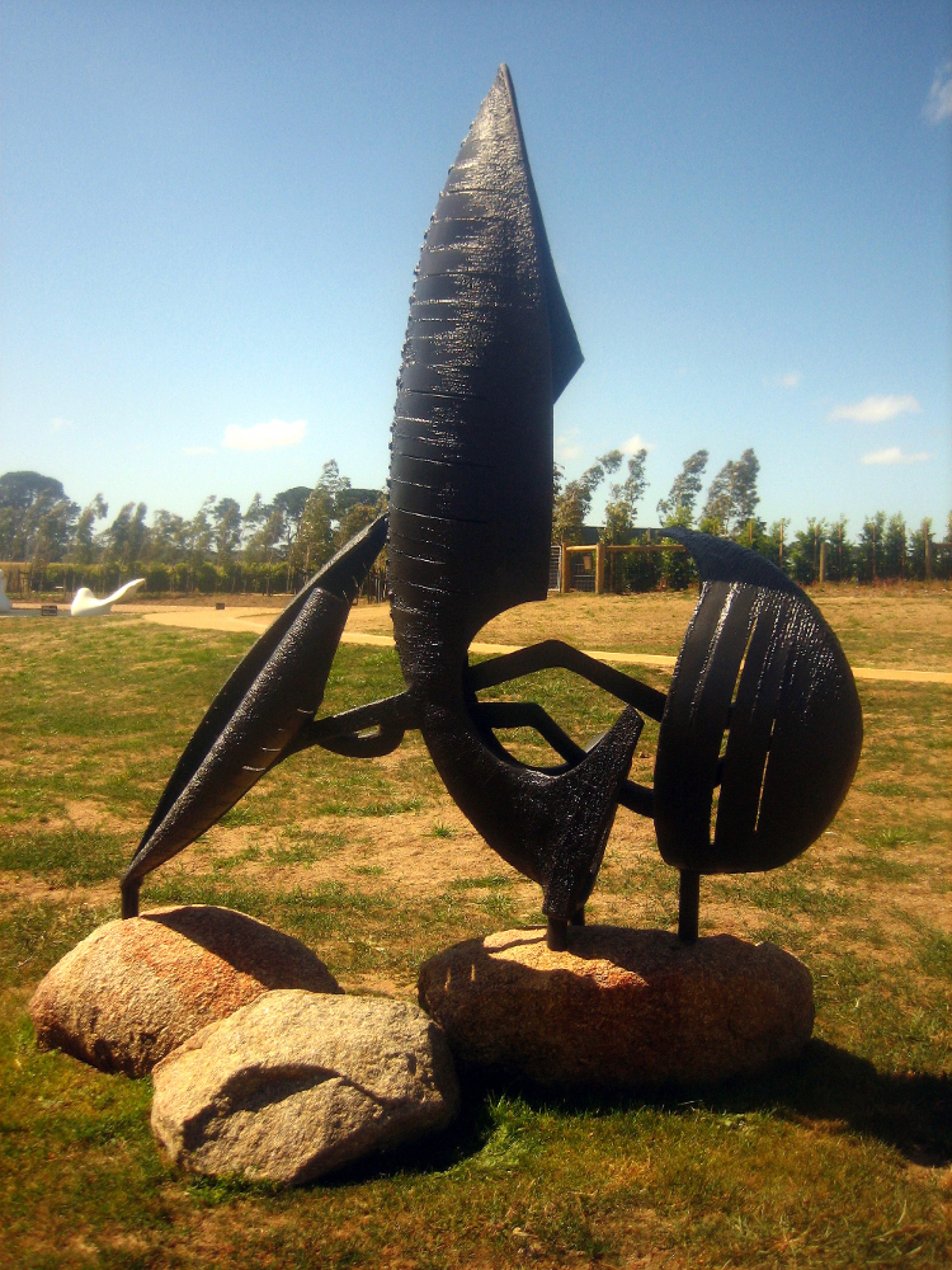 Lenton Parr, <em>Plant forms</em>, 1959-60, painted steel (former Chadstone Shopping Centre sculpture).