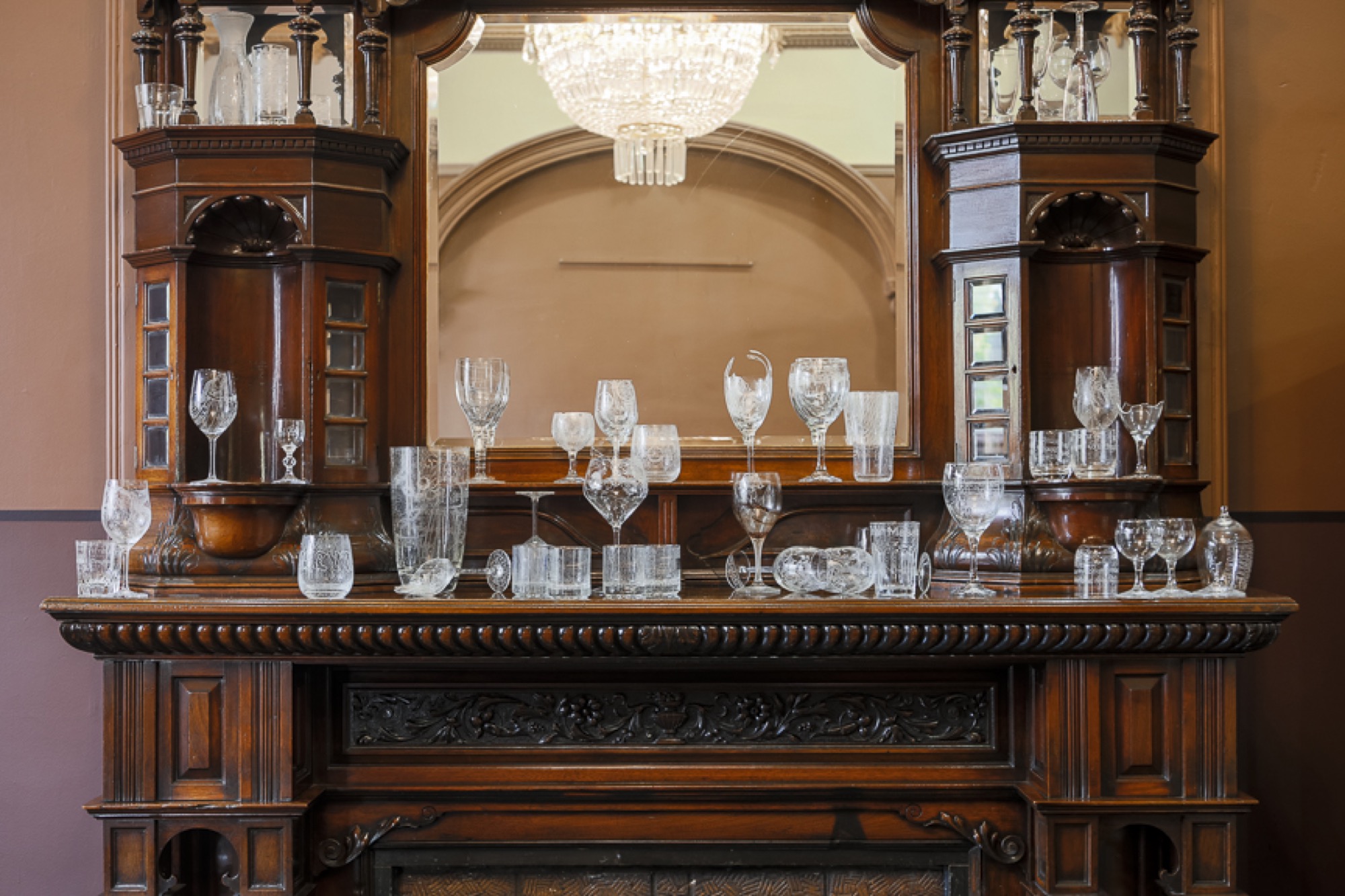 Zilverster, (Goodwin &amp; Hanenbergh), <em>Alamy</em>, engraved glassware, 2017-18, installation view, Bundoora Homestead, Photo: courtesy of the galley