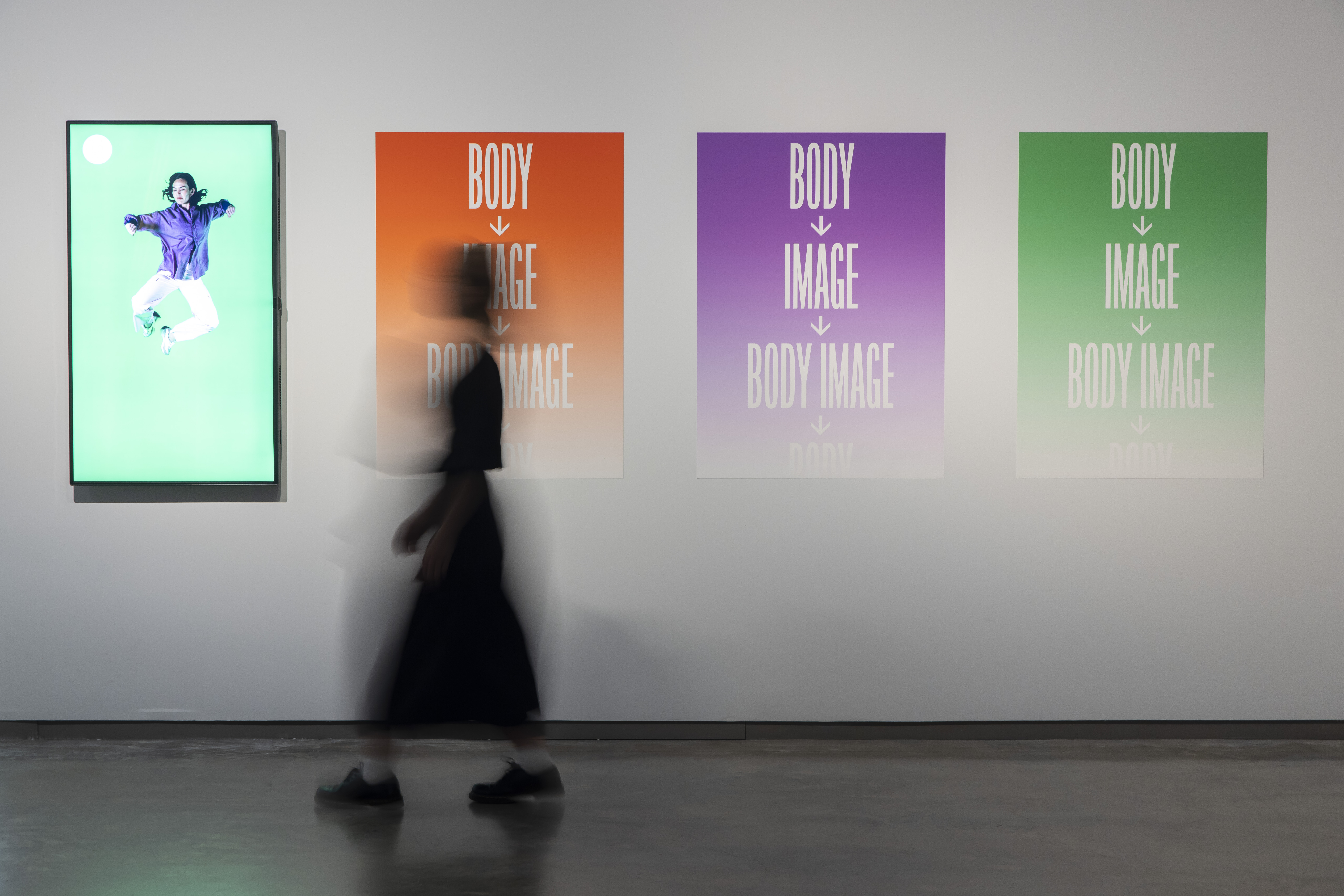 Amrita Hepi, <em>Open Poses</em>, 2022, installation view, Primavera 2022: Young Australian Artists, Museum of Contemporary Art Australia, Sydney, 2022, dataset for pose recognition, custom software, webcam, monitors, decal, lamps, painted wall, sound, image courtesy the artist and Museum of Contemporary Art Australia, © the artist, photograph: Anna Kučera