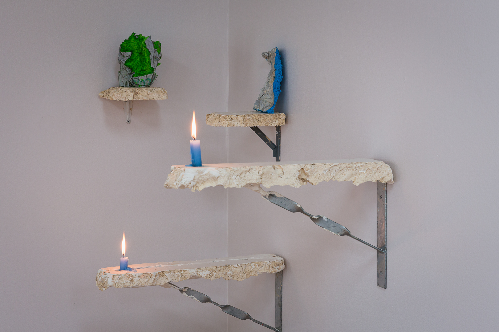 Othy Willis, <em>Retroreflective experiment 1 with plaster shelves and Candle</em>, 2023, retroreflective fabric, recycled paper, plaster, steel, dimensions variable, Pari. Photographer: Document Photography