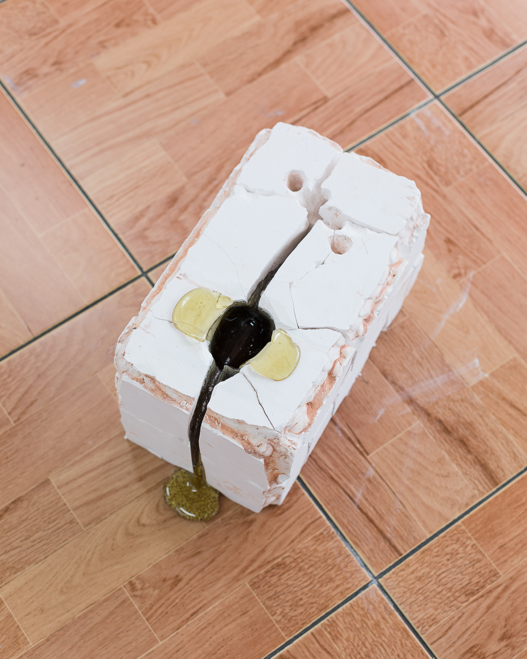 Sally Craven, <em>a body without organs (1, 2 and 3)</em>, 2021-2022, plaster, silica, kiln-formed glass, terracotta dust, diamante bracelets, aquarium gravel, 35x19x21cm each,  Pari. Photographer: Document Photography