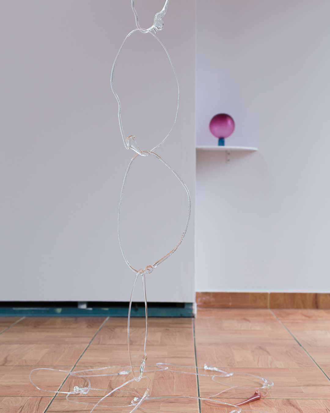 Sally Craven, <em>circuit breaker</em>, 2021-2022, kiln-formed glass chain, diamente chain hanging height 3 metres, Pari. Photographer: Document Photography; Louis Grant, I lay in silence, but silence talks, 2021, blown and cold worked glass, glue, 20x13x13cm, Pari. Photographer: Document Photography.