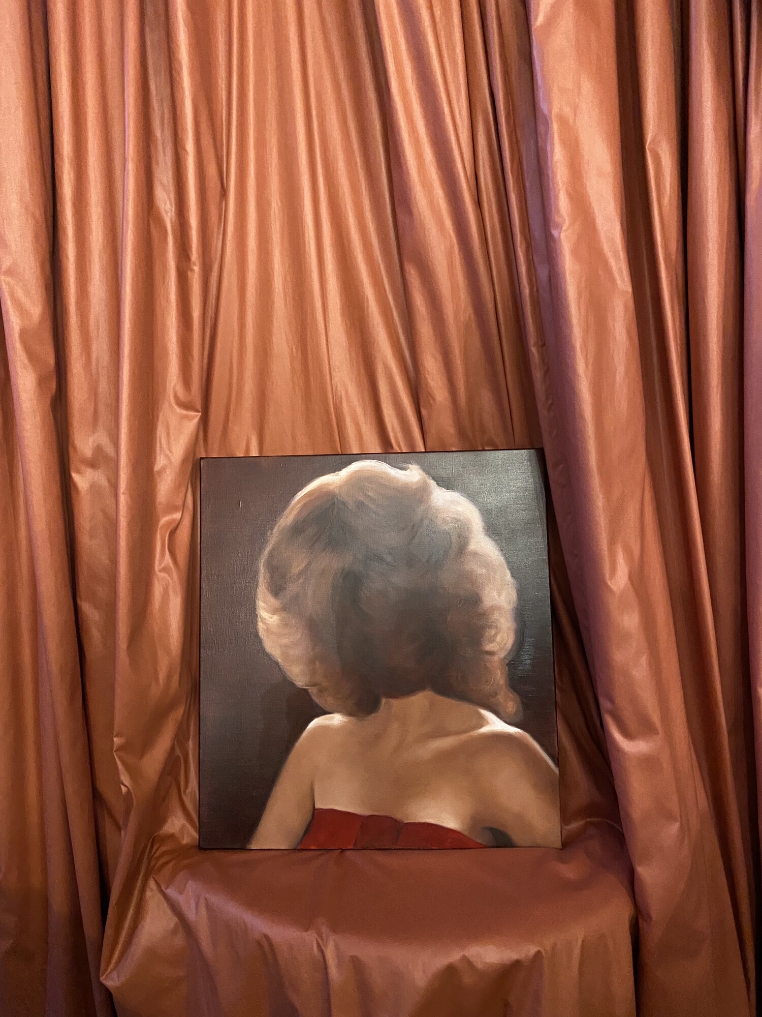 Install shot at Nicholas Thompson Gallery of Heidi Yardley, <em>Design for Scandal</em> (2023). Oil on linen, 55.5 x 50.5 cm. Photo: Amelia Winata