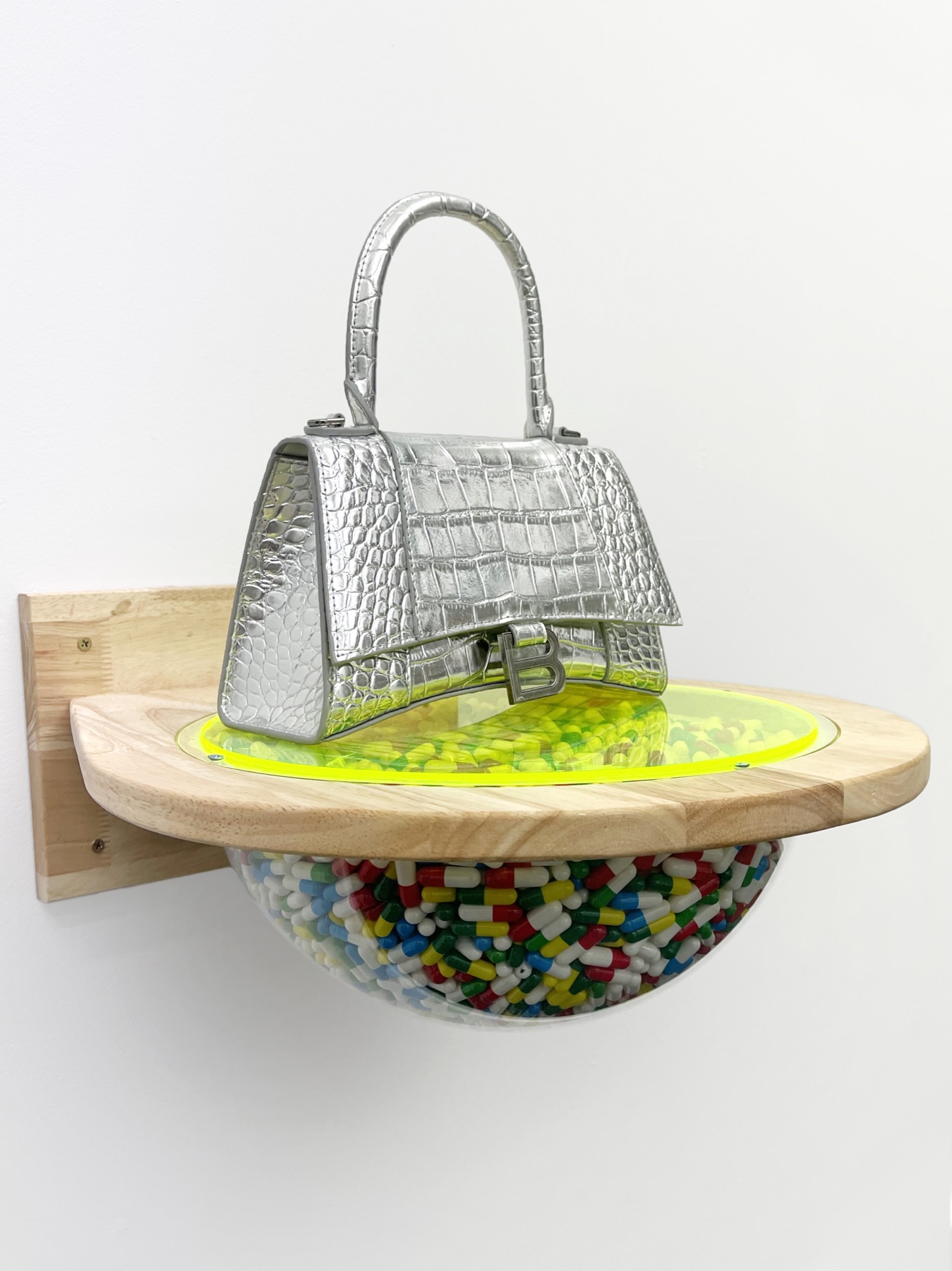 Victoria Todorov, <em>Hollywood is that way</em> (2021). Wood, acrylic, capsules,  Balenciaga Hourglass bag replica, dimensions variable. Courtesy the artist and Discordia.