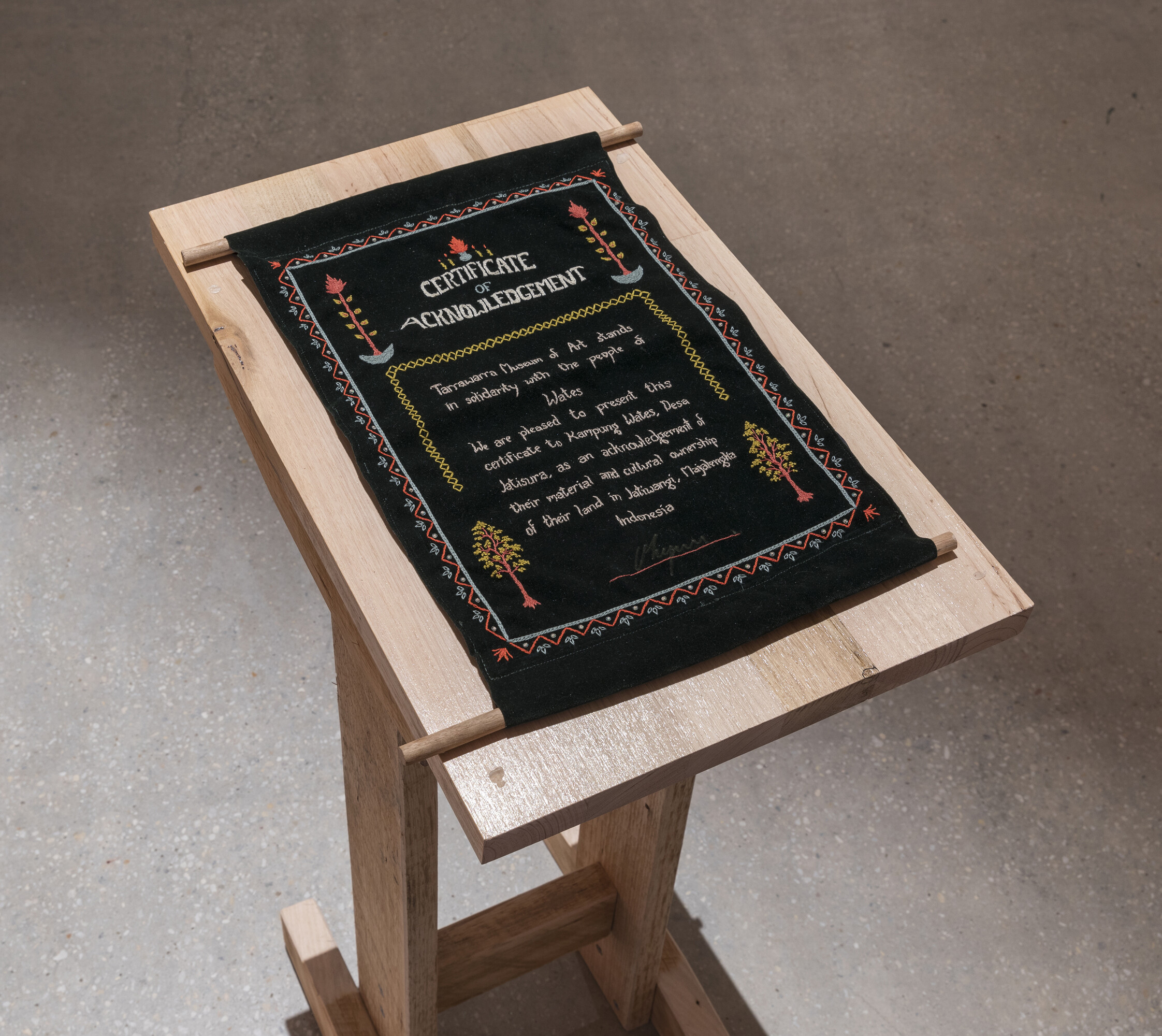 Bandan Kajian Pertanahan, <em>Cultural Acknowledgement of Land Ownership #1</em> (2023). Installation view, The Soils Project, Tarrawarra Museum of Art, 2023 Courtesy of the artist. Photo: Andrew Curtis.